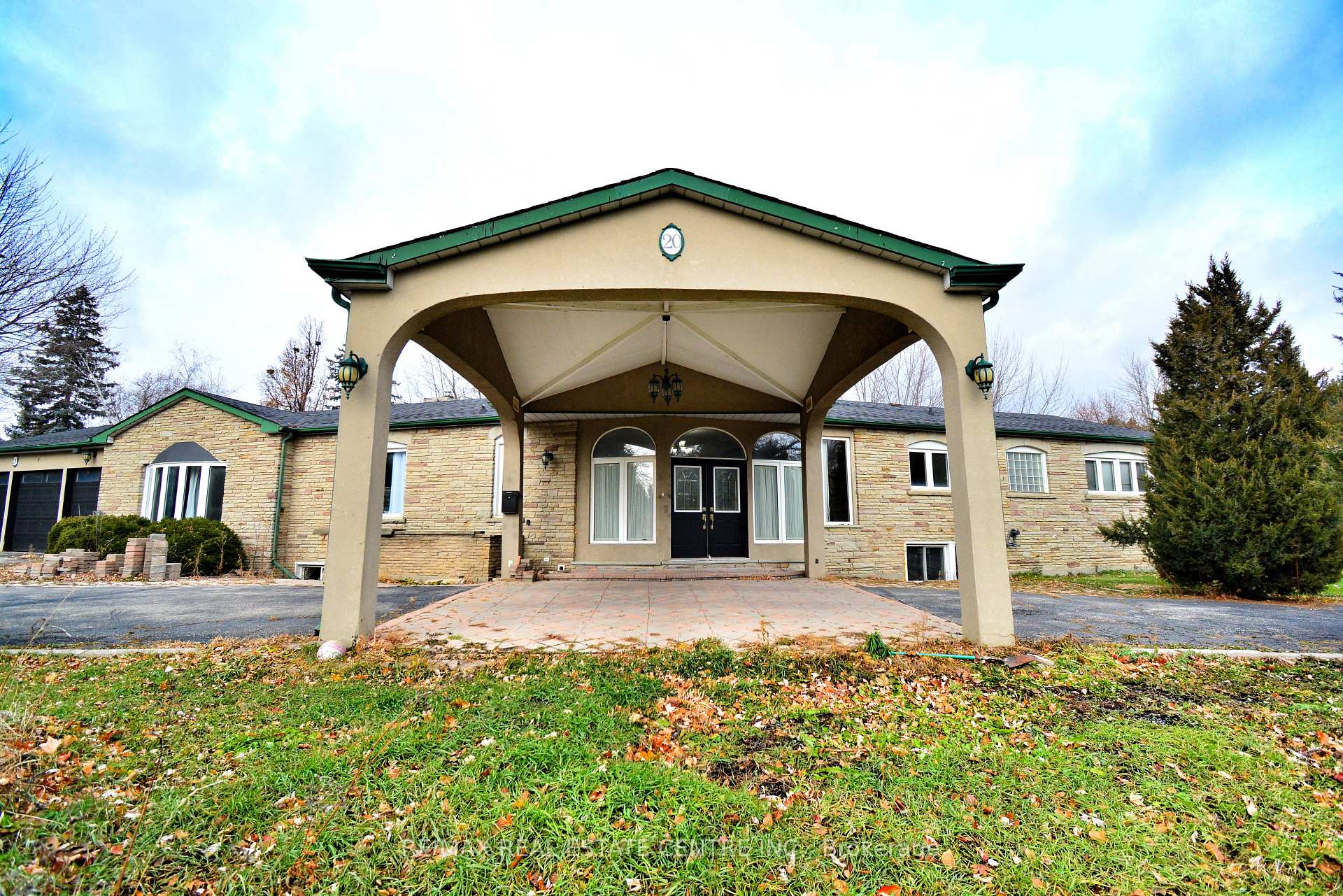 Photo 7 of 20 Crescent Hill Drive N, Brampton, Central Park — HOMEH
