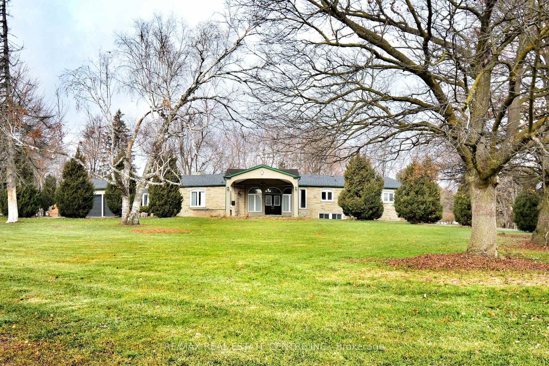 Photo 4 of 20 Crescent Hill Drive N, Brampton, Central Park — HOMEH