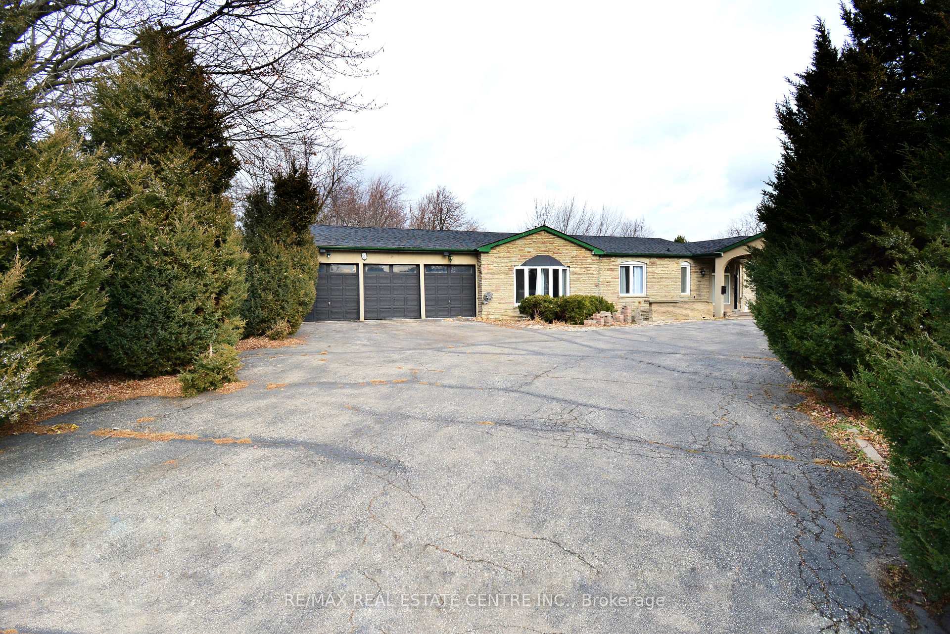 Photo 5 of 20 Crescent Hill Drive N, Brampton, Central Park — HOMEH