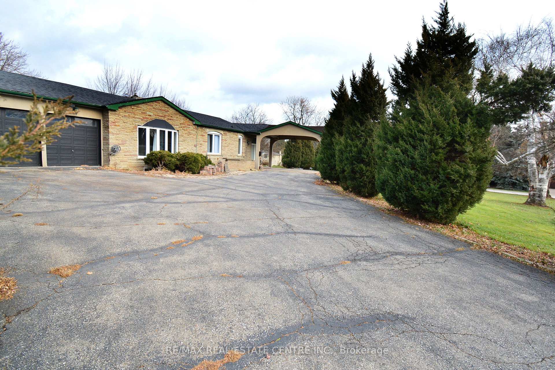 Photo 6 of 20 Crescent Hill Drive N, Brampton, Central Park — HOMEH