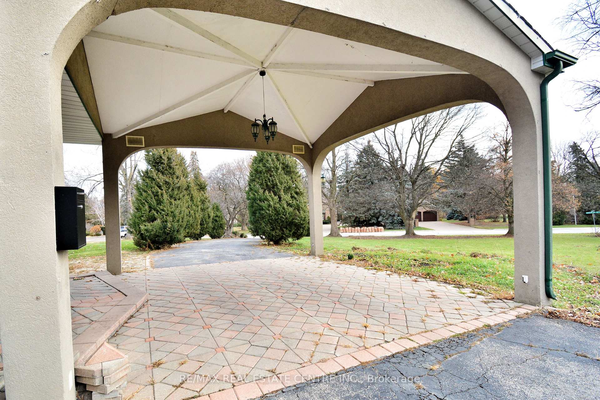Photo 8 of 20 Crescent Hill Drive N, Brampton, Central Park — HOMEH