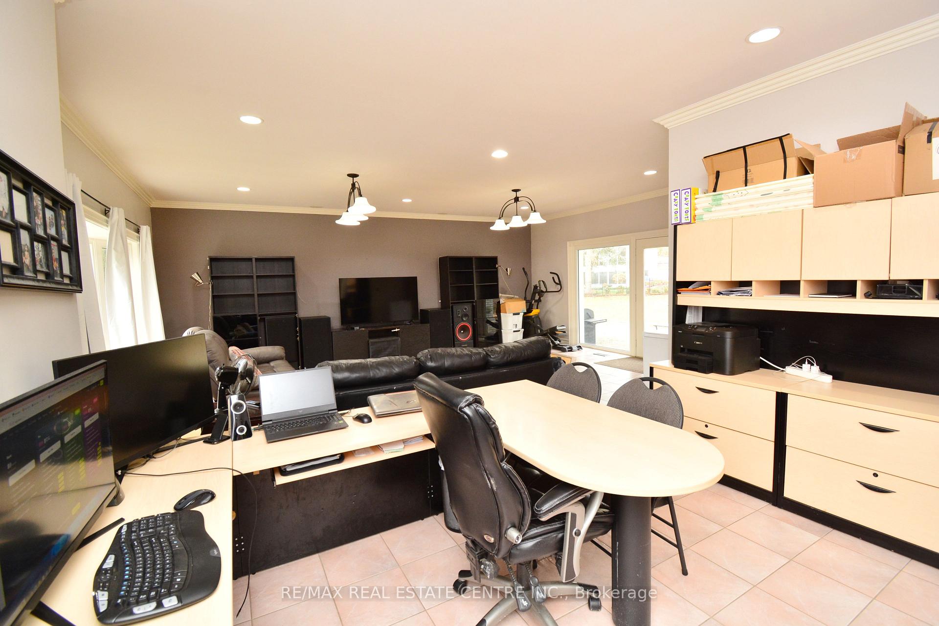 Photo 16 of 20 Crescent Hill Drive N, Brampton, Central Park — HOMEH