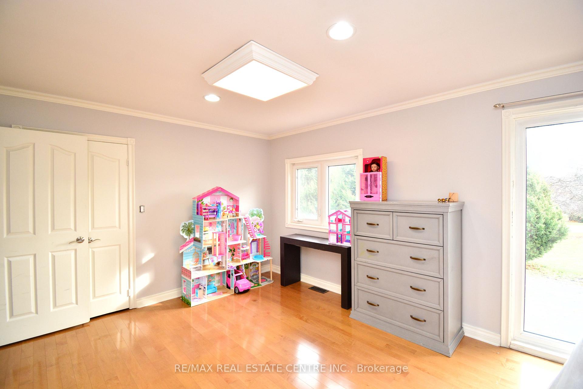 Photo 20 of 20 Crescent Hill Drive N, Brampton, Central Park — HOMEH