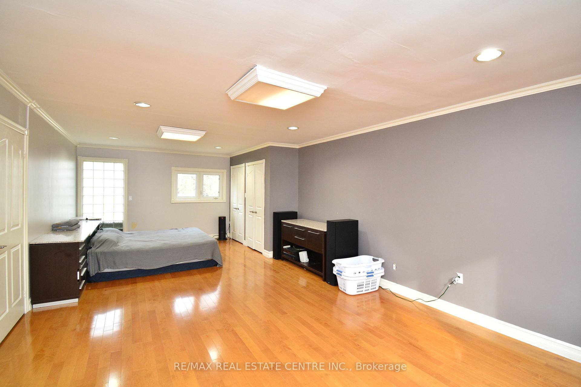 Photo 22 of 20 Crescent Hill Drive N, Brampton, Central Park — HOMEH
