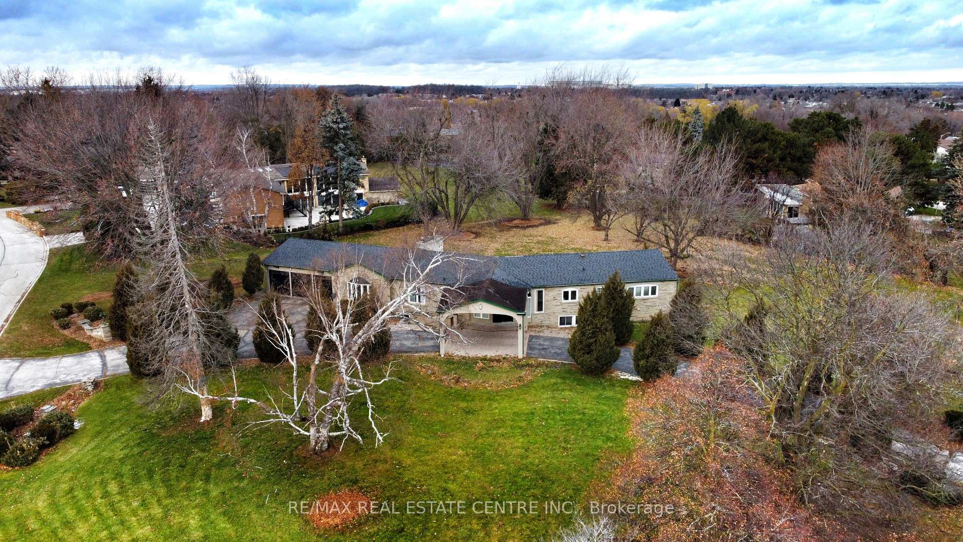 Photo 1 of 20 Crescent Hill Drive N, Brampton, Central Park — HOMEH