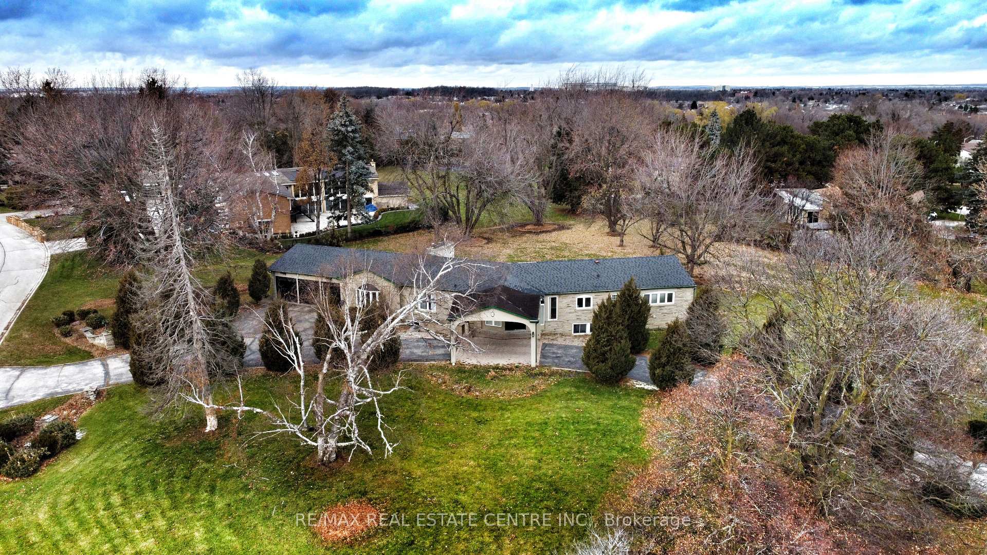 Photo 36 of 20 Crescent Hill Drive N, Brampton, Central Park — HOMEH