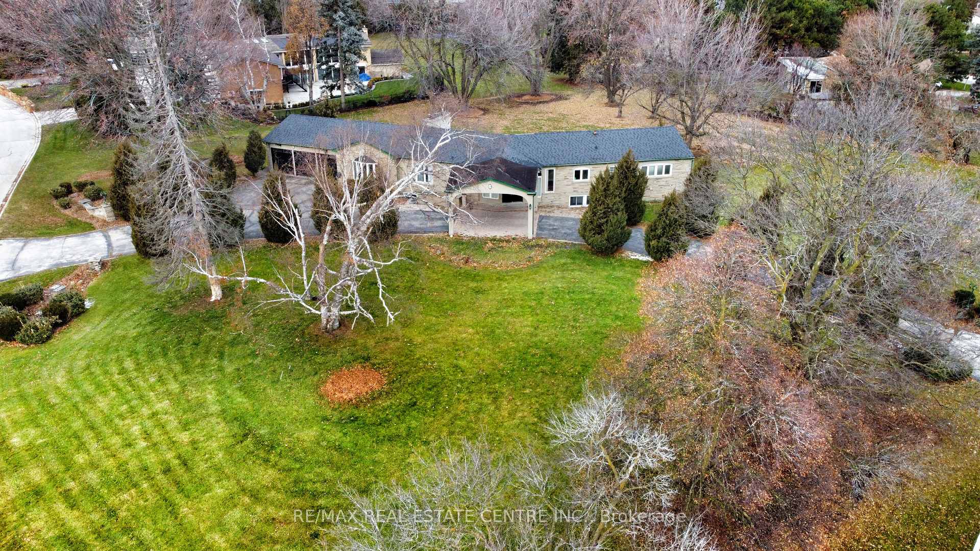 Photo 3 of 20 Crescent Hill Drive N, Brampton, Central Park — HOMEH