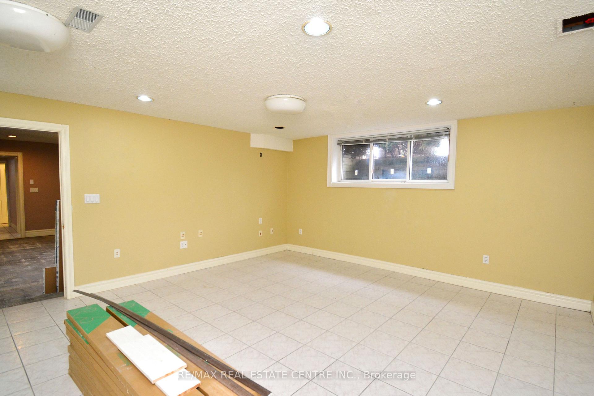 Photo 29 of 20 Crescent Hill Drive N, Brampton, Central Park — HOMEH
