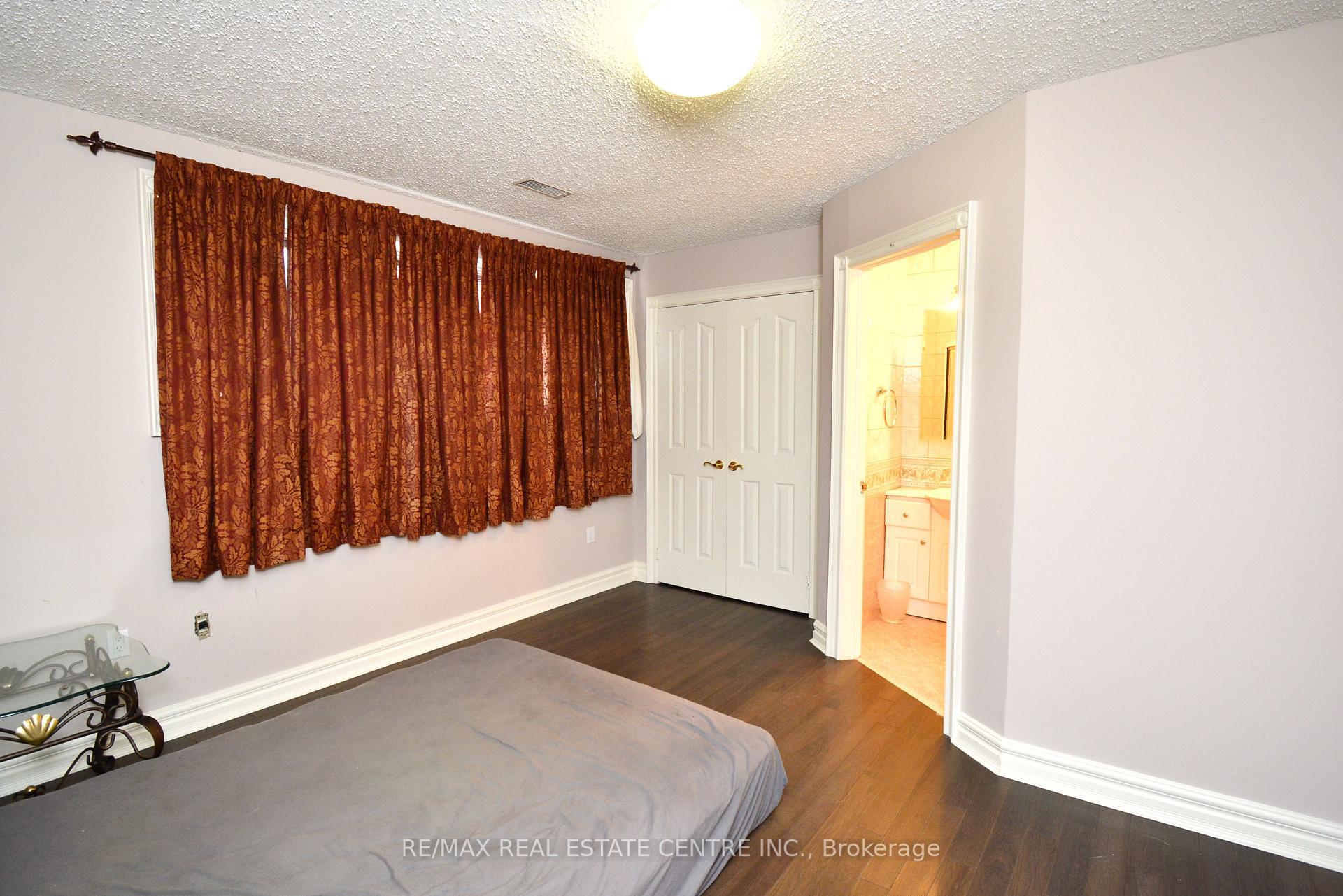 Photo 30 of 20 Crescent Hill Drive N, Brampton, Central Park — HOMEH