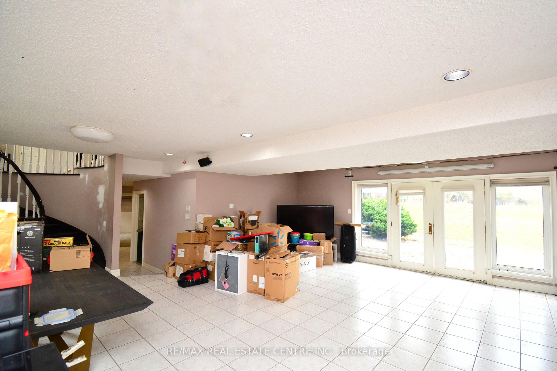 Photo 26 of 20 Crescent Hill Drive N, Brampton, Central Park — HOMEH