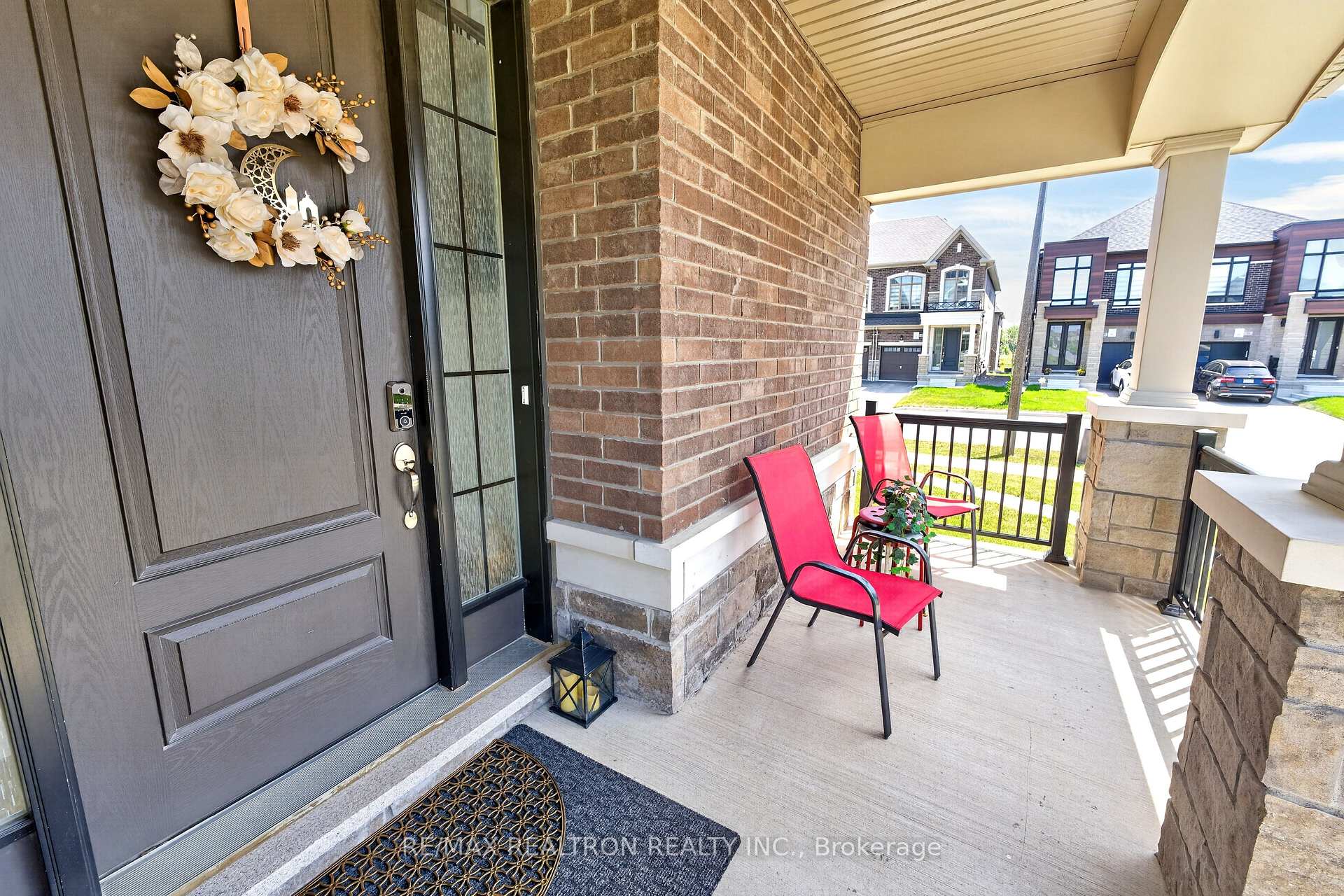 Photo 4 of 40 Auckland Drive, Whitby, Rural Whitby — HOMEH