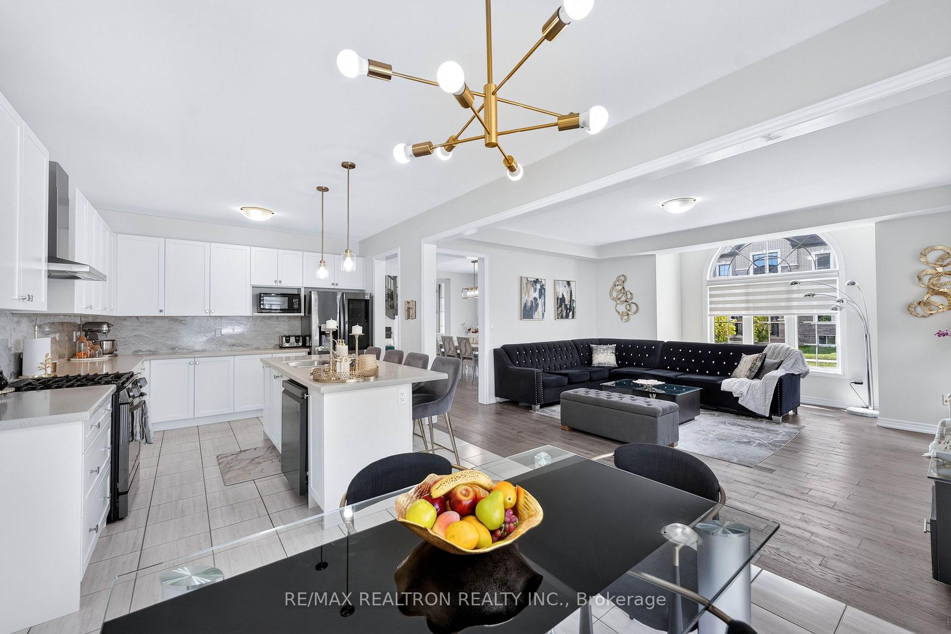 Photo 14 of 40 Auckland Drive, Whitby, Rural Whitby — HOMEH
