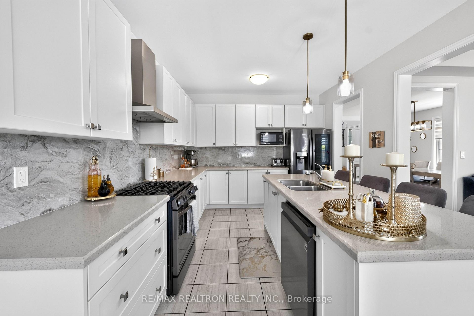 Photo 16 of 40 Auckland Drive, Whitby, Rural Whitby — HOMEH