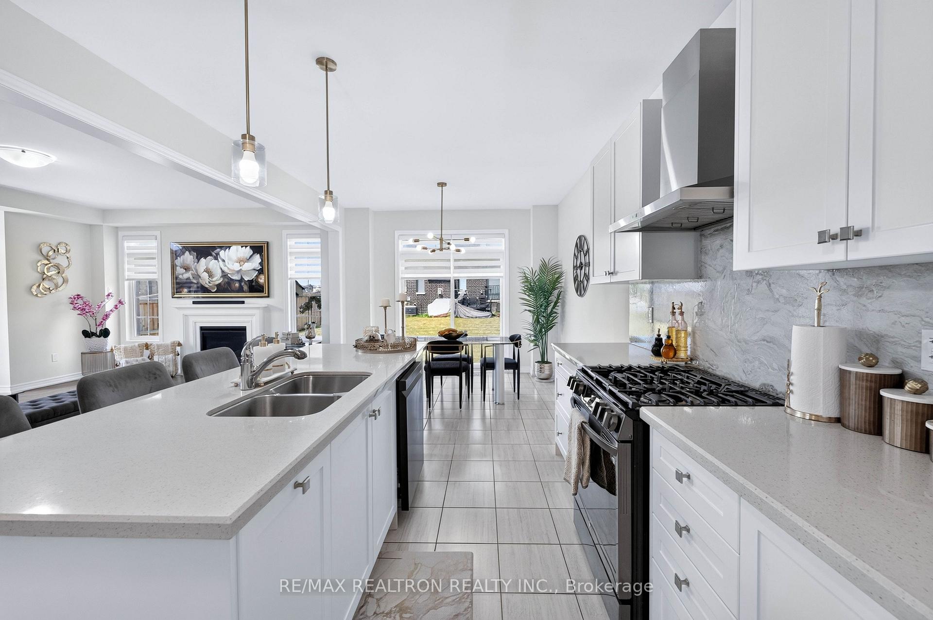 Photo 17 of 40 Auckland Drive, Whitby, Rural Whitby — HOMEH