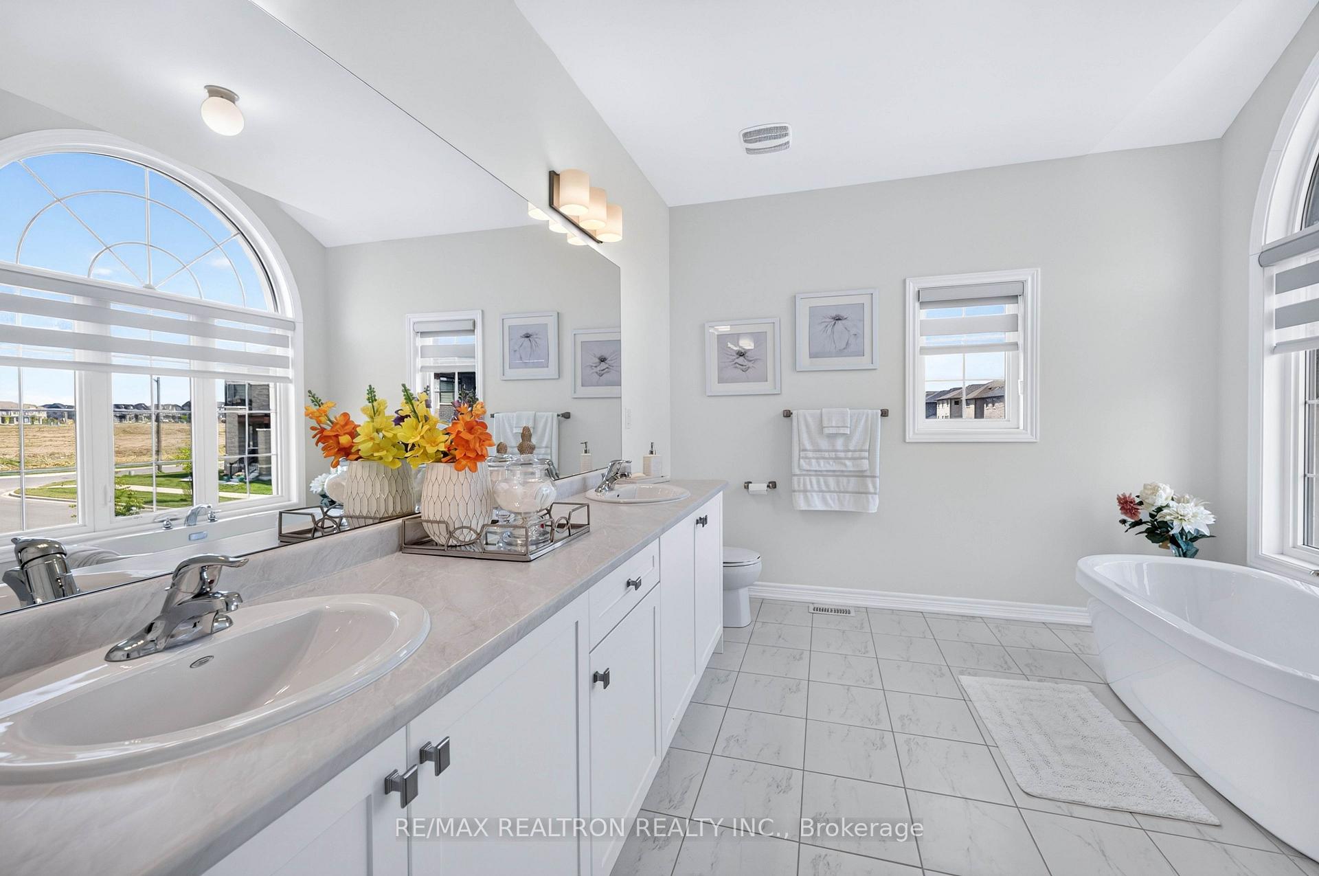 Photo 23 of 40 Auckland Drive, Whitby, Rural Whitby — HOMEH