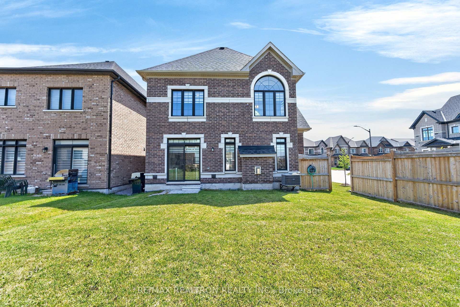 Photo 31 of 40 Auckland Drive, Whitby, Rural Whitby — HOMEH