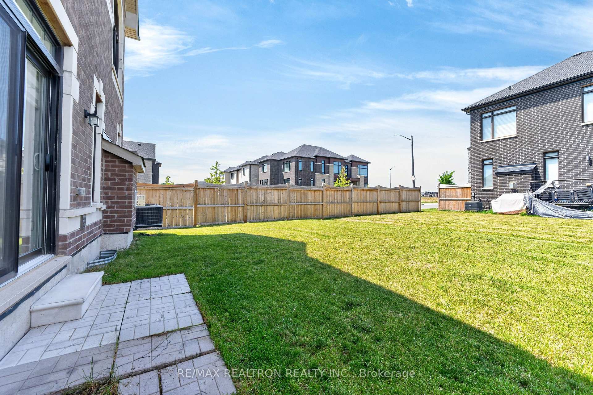 Photo 32 of 40 Auckland Drive, Whitby, Rural Whitby — HOMEH
