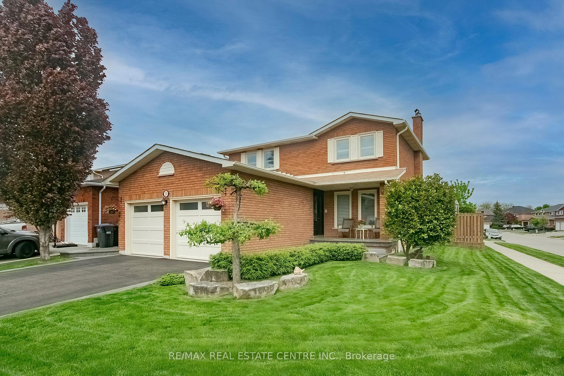 Photo 2 of 21 Amantine Crescent, Brampton, Fletcher's Creek South — HOMEH