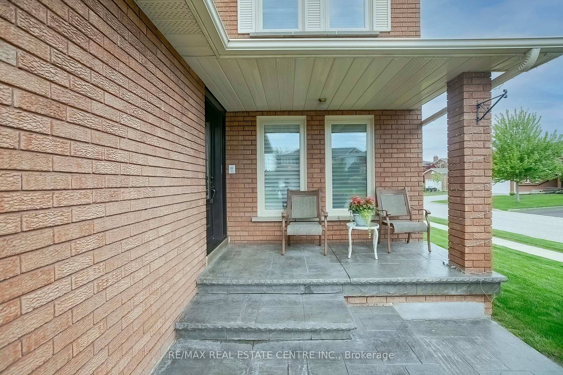Photo 3 of 21 Amantine Crescent, Brampton, Fletcher's Creek South — HOMEH