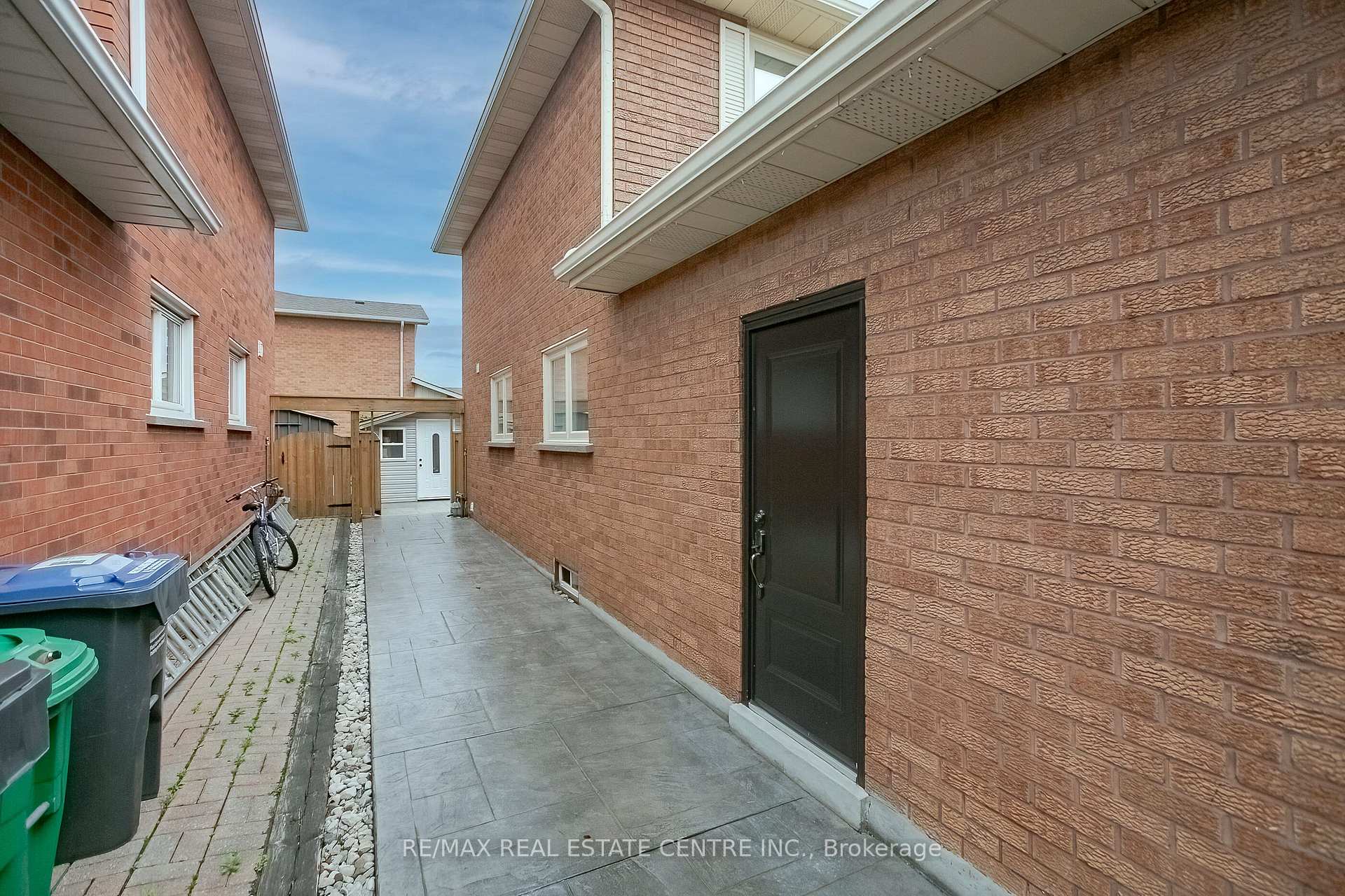 Photo 20 of 21 Amantine Crescent, Brampton, Fletcher's Creek South — HOMEH