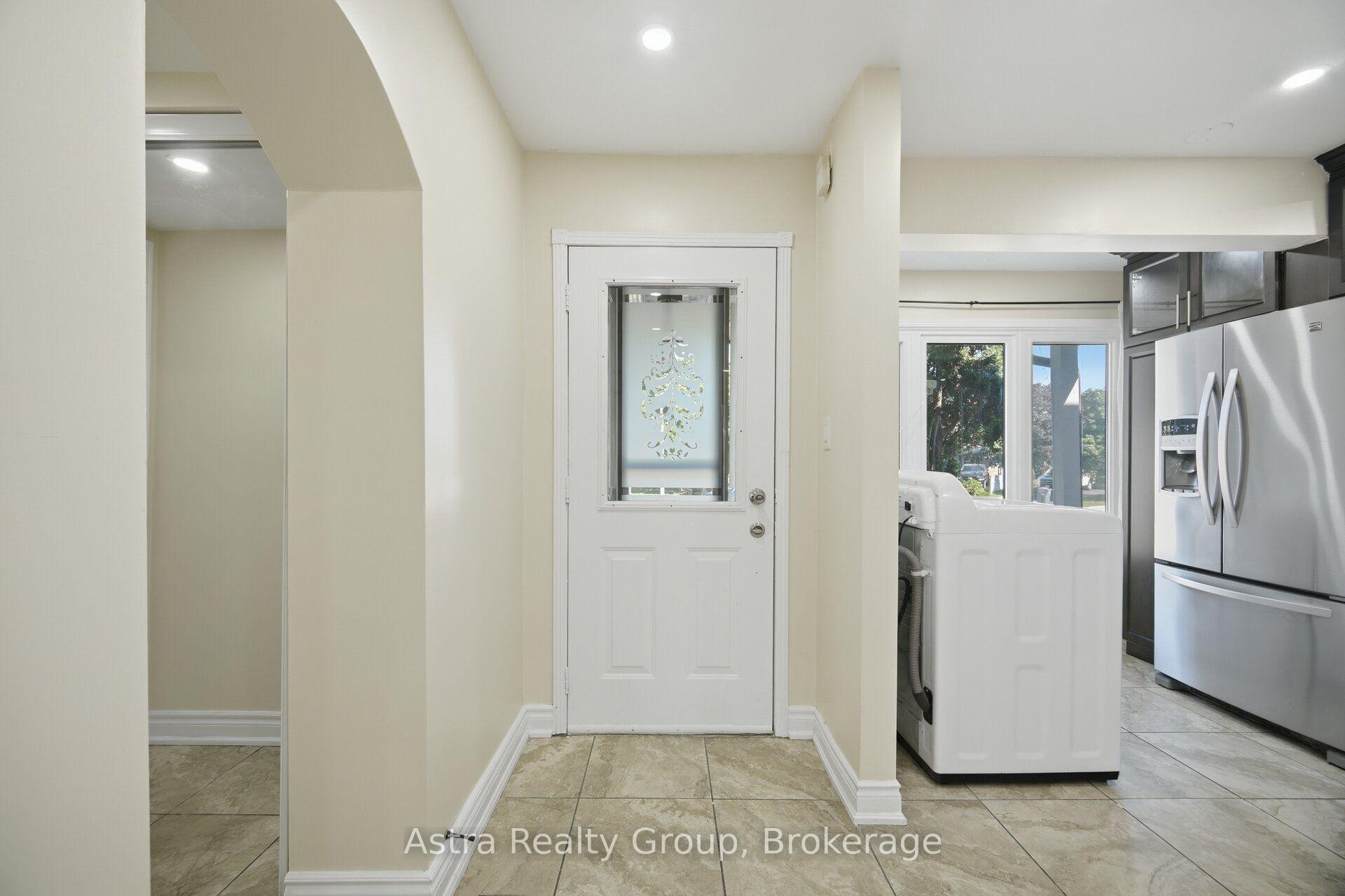 Photo 7 of 28 Borden Hill Court, Brampton, Central Park — HOMEH