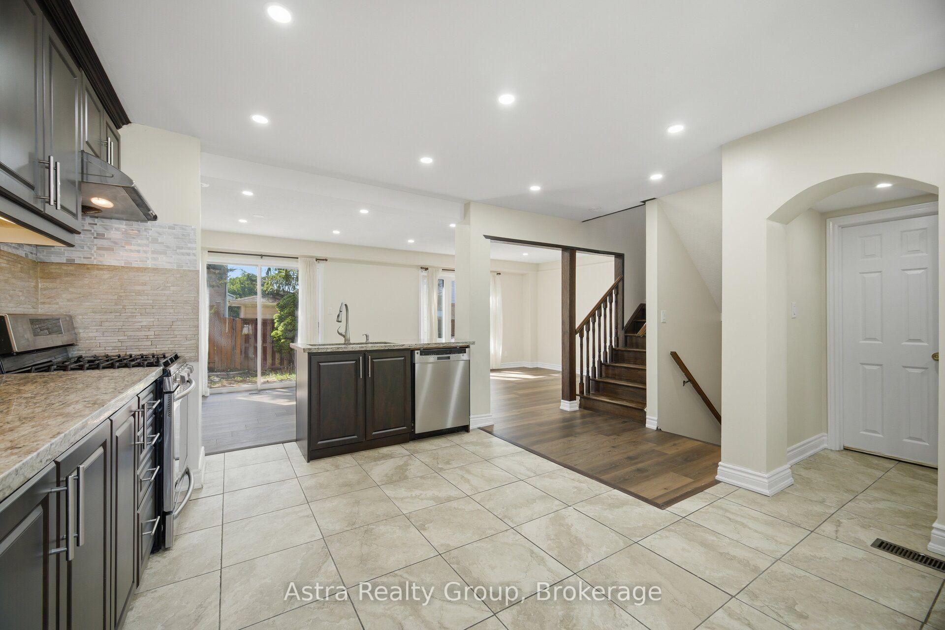 Photo 13 of 28 Borden Hill Court, Brampton, Central Park — HOMEH