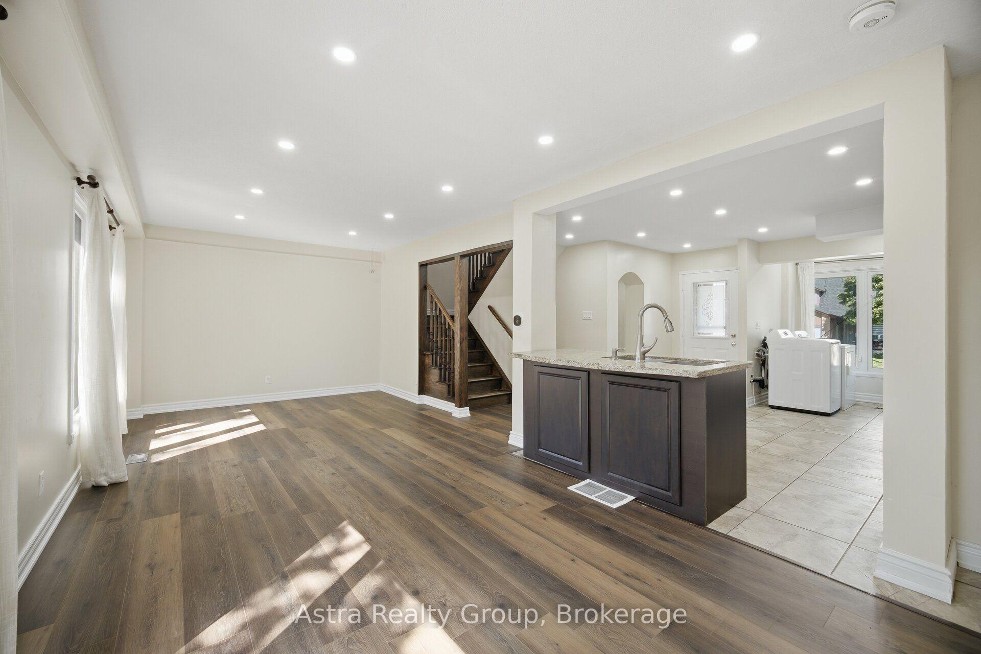 Photo 14 of 28 Borden Hill Court, Brampton, Central Park — HOMEH