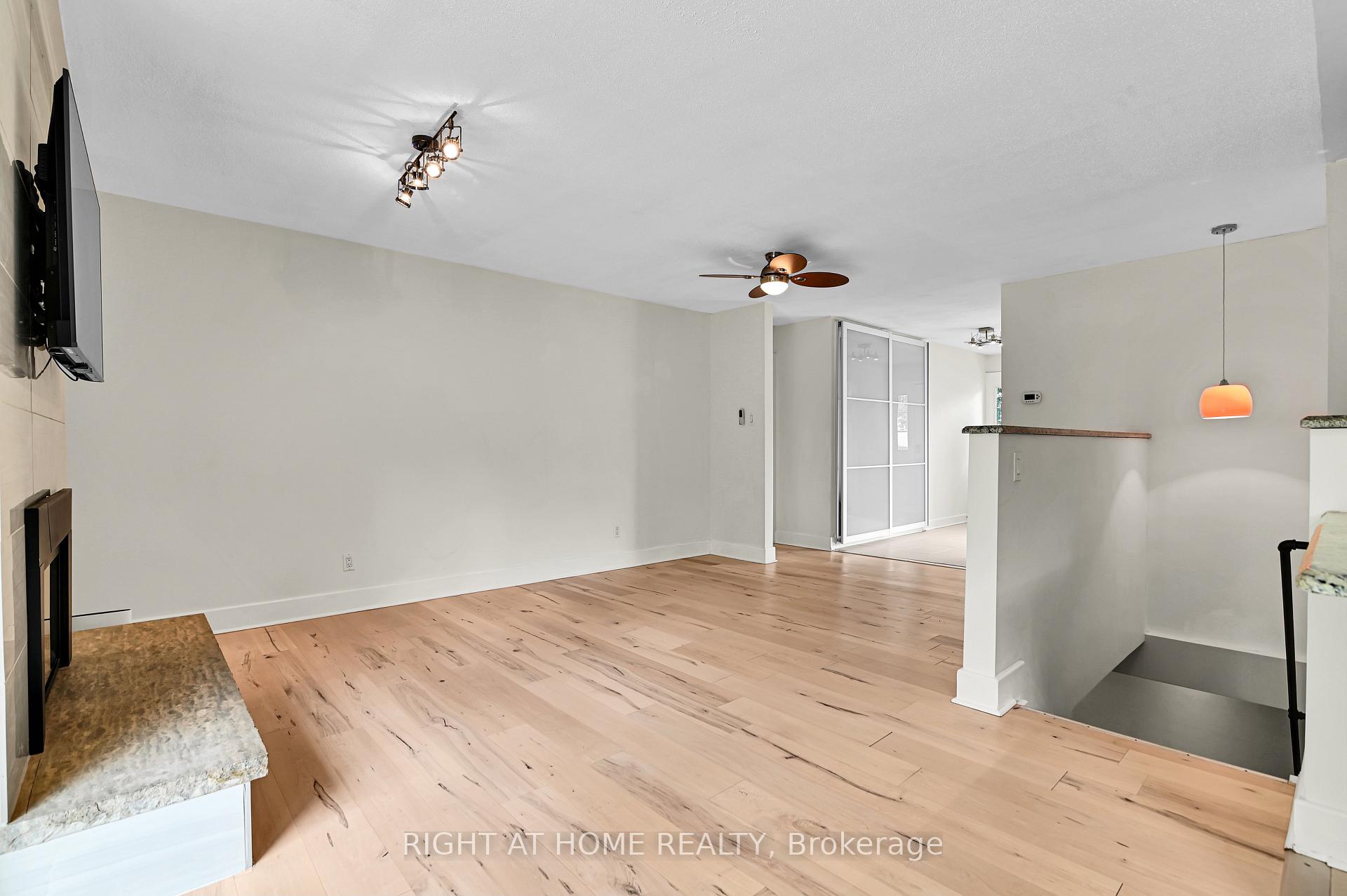 Photo 8 of 9 Leetom Crescent, Ottawa, Barrhaven - Pheasant Run — HOMEH