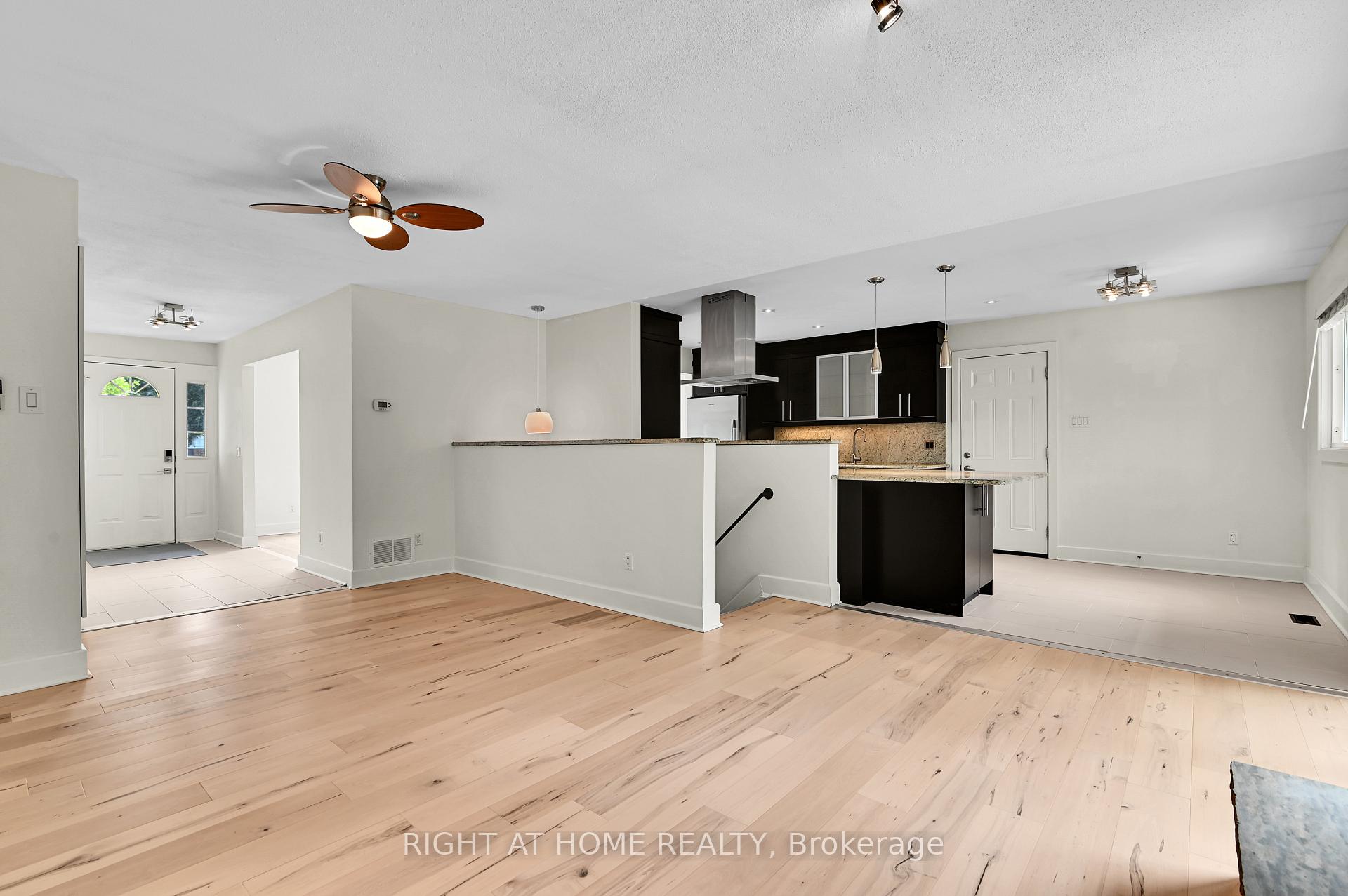 Photo 10 of 9 Leetom Crescent, Ottawa, Barrhaven - Pheasant Run — HOMEH