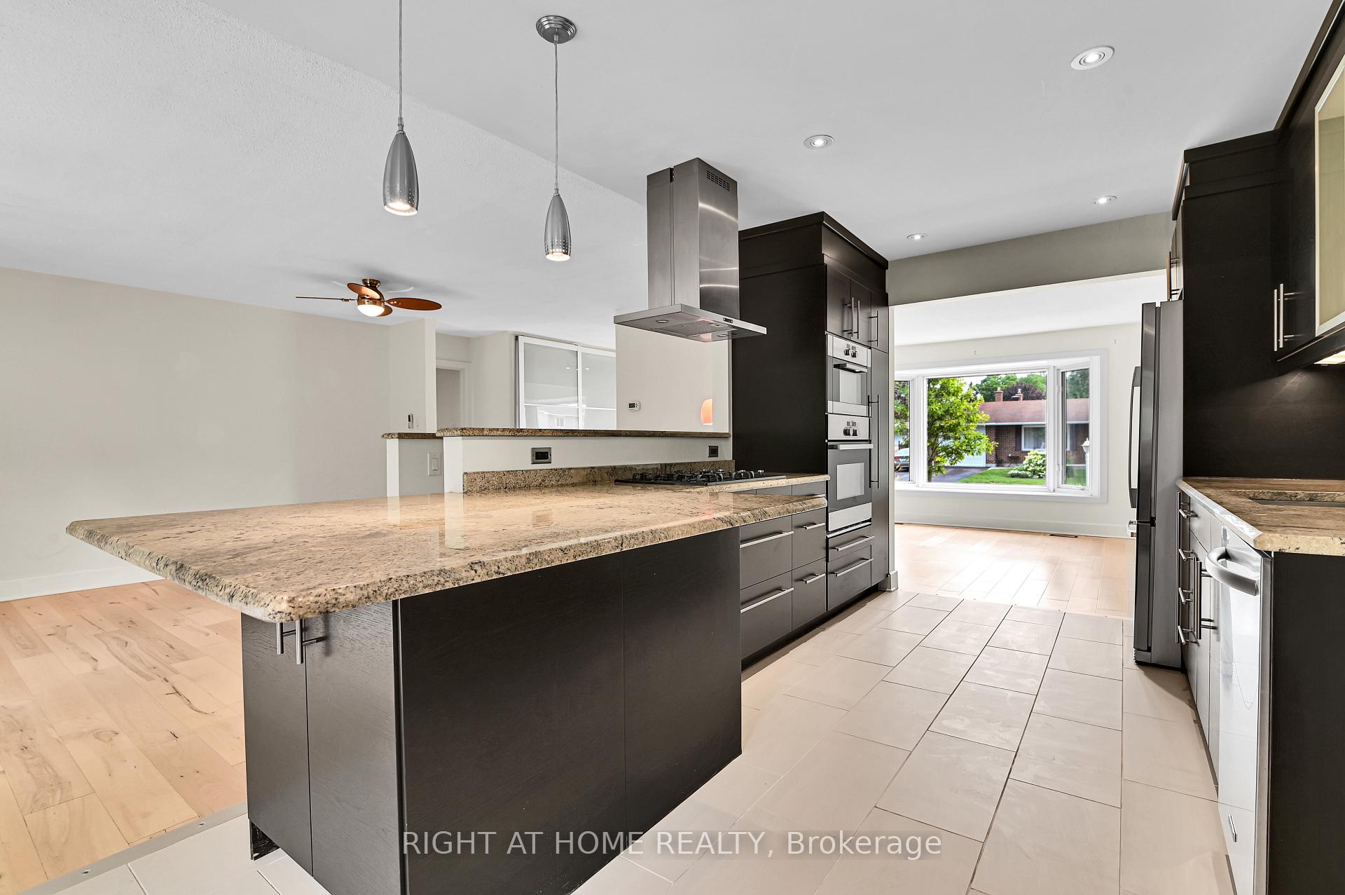 Photo 12 of 9 Leetom Crescent, Ottawa, Barrhaven - Pheasant Run — HOMEH