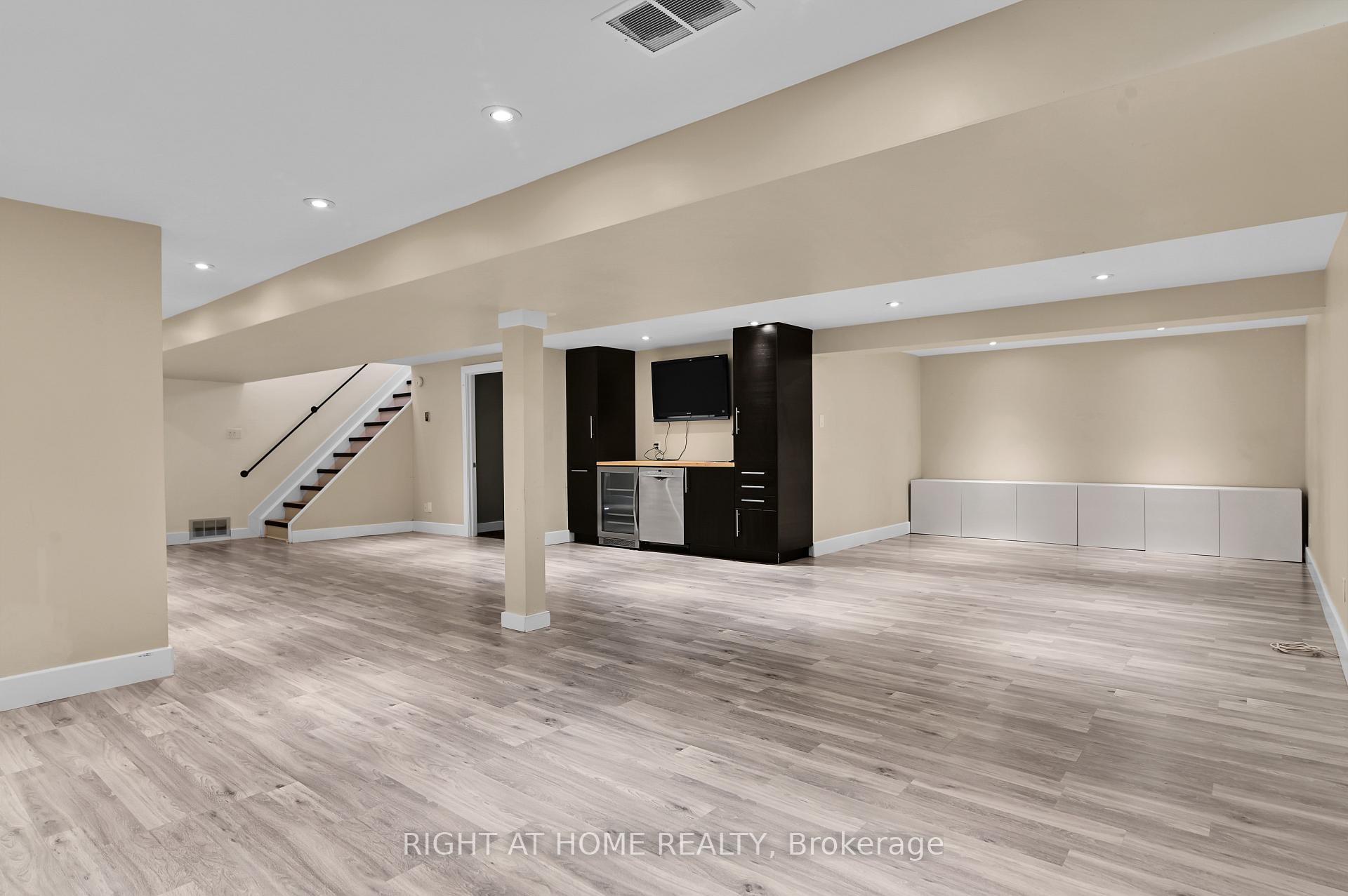 Photo 24 of 9 Leetom Crescent, Ottawa, Barrhaven - Pheasant Run — HOMEH