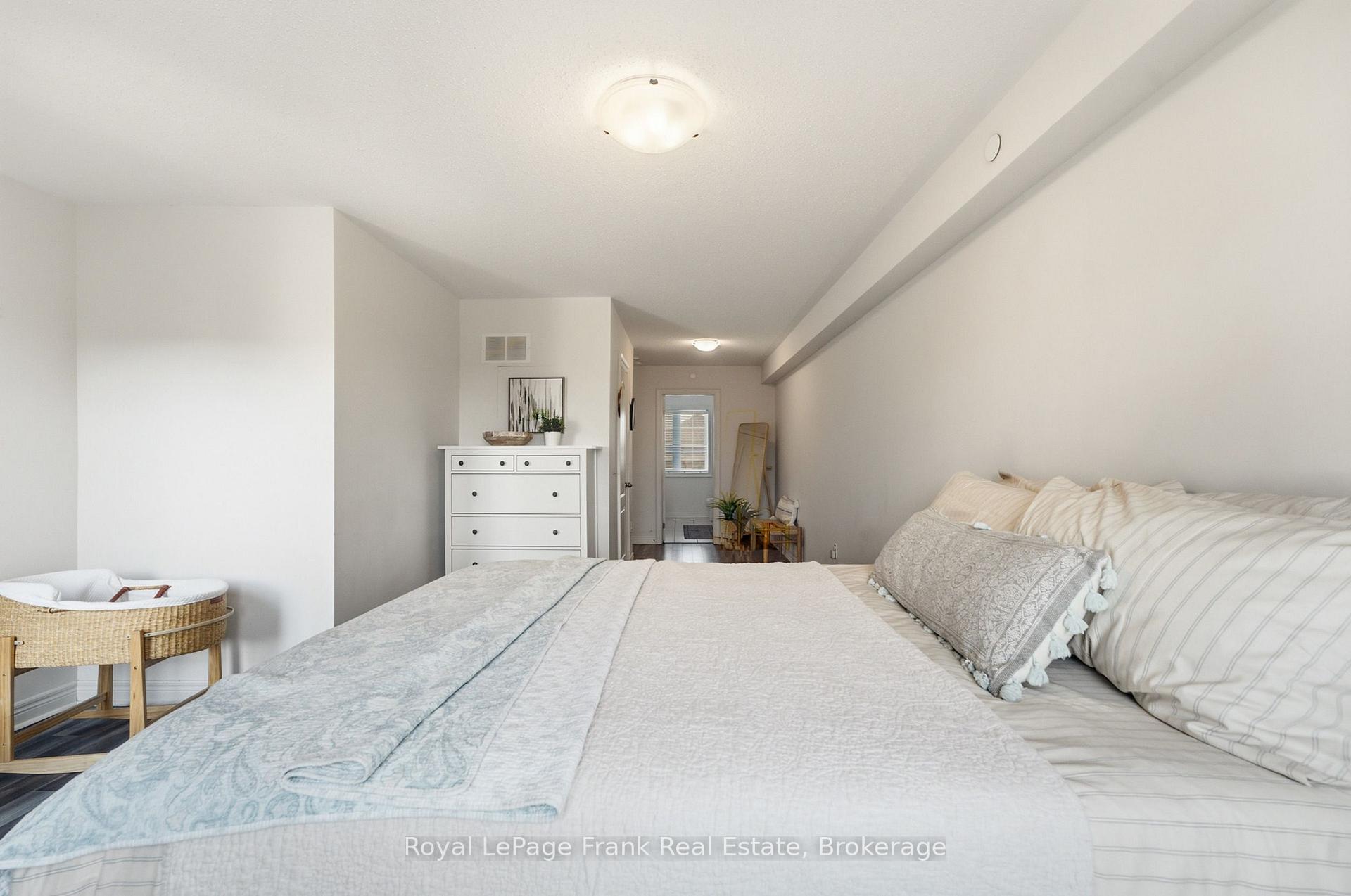 Photo 8 of Unit 9, 2550 Bromus Path, Oshawa, Windfields — HOMEH