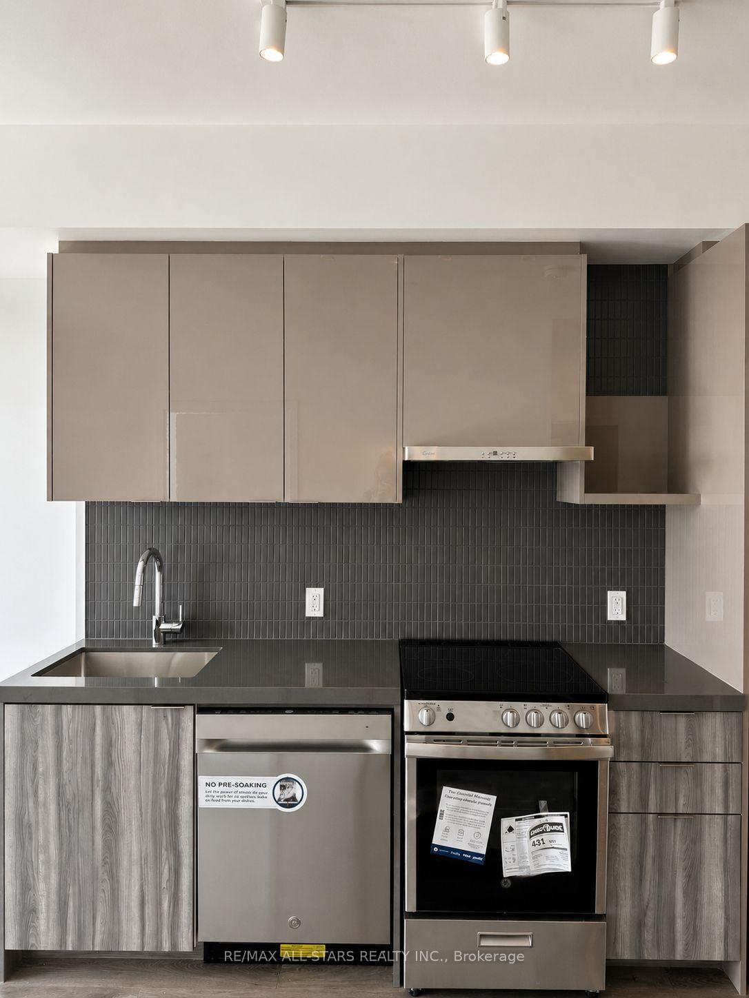 Photo 8 of Unit 1708, 10 Flavelle Trail, Vaughan, Steeles West Industrial — HOMEH