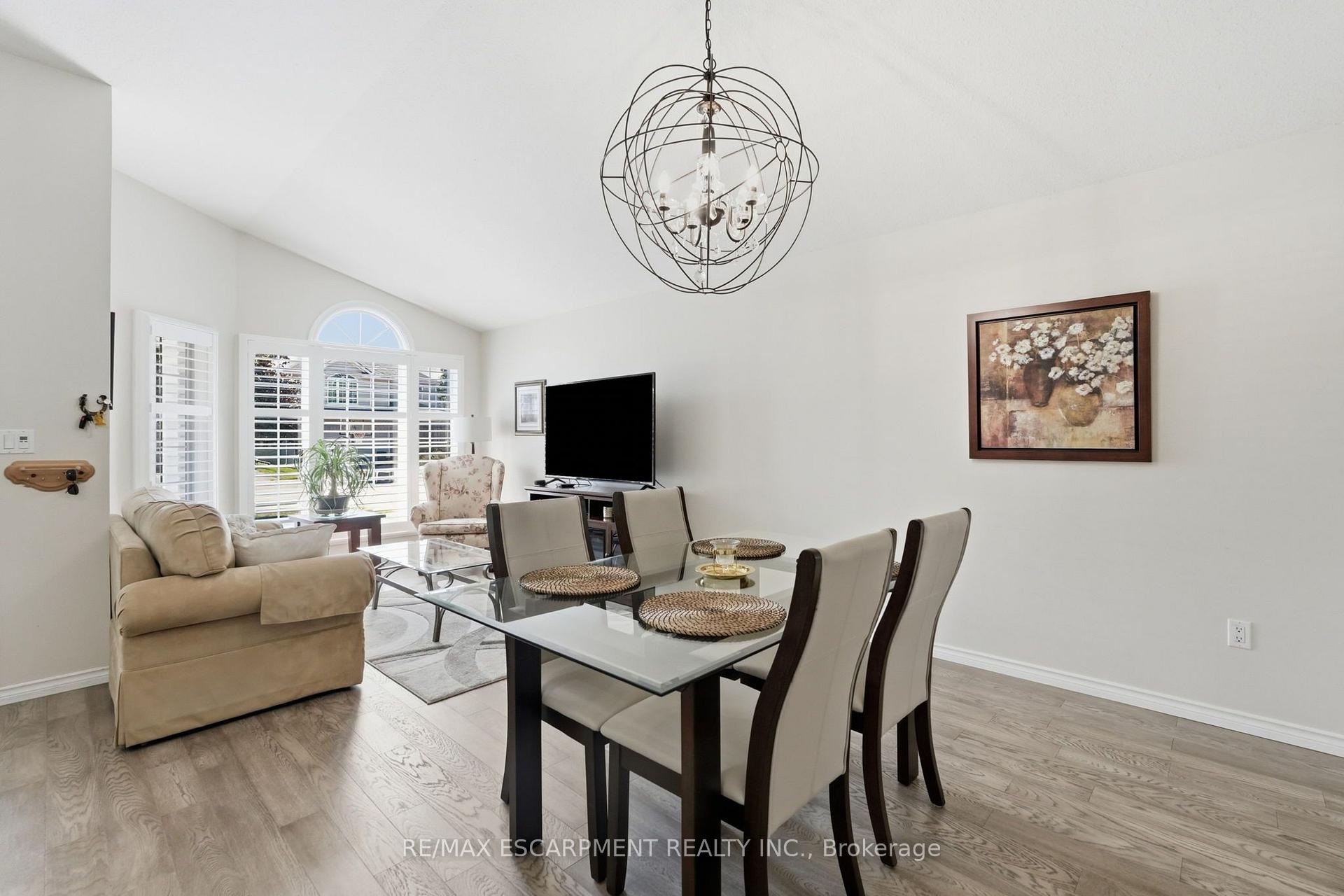 Photo 4 of 40 Maich Crescent, Brantford, West Brant — HOMEH