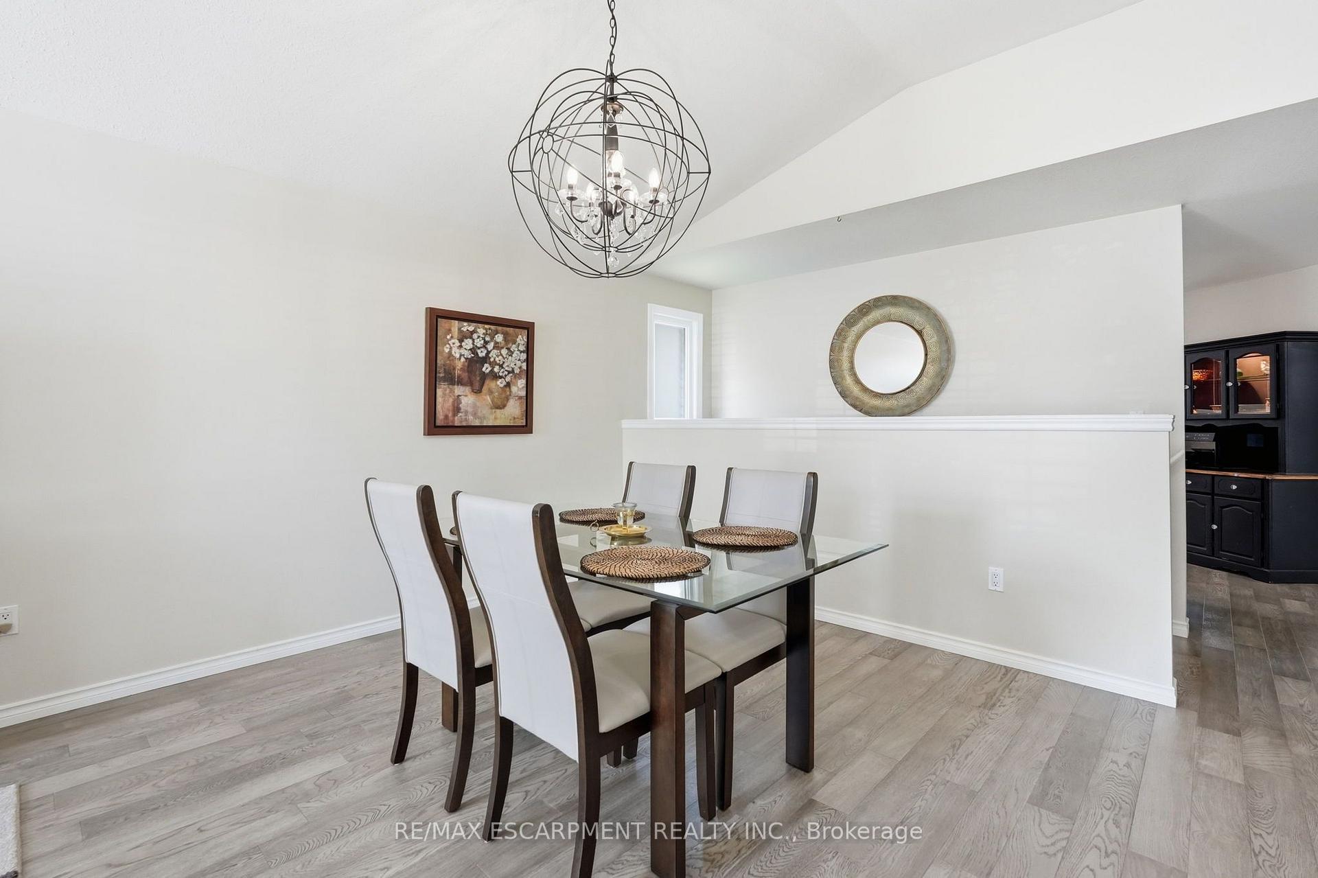 Photo 5 of 40 Maich Crescent, Brantford, West Brant — HOMEH
