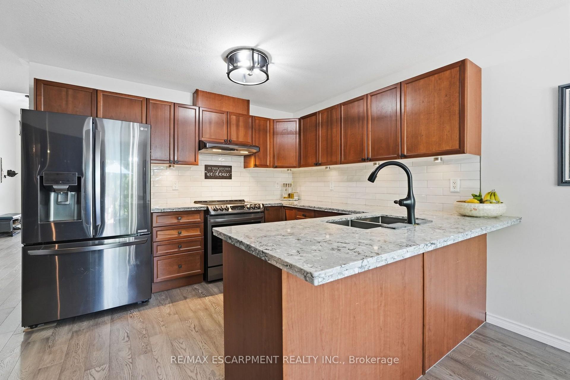 Photo 6 of 40 Maich Crescent, Brantford, West Brant — HOMEH