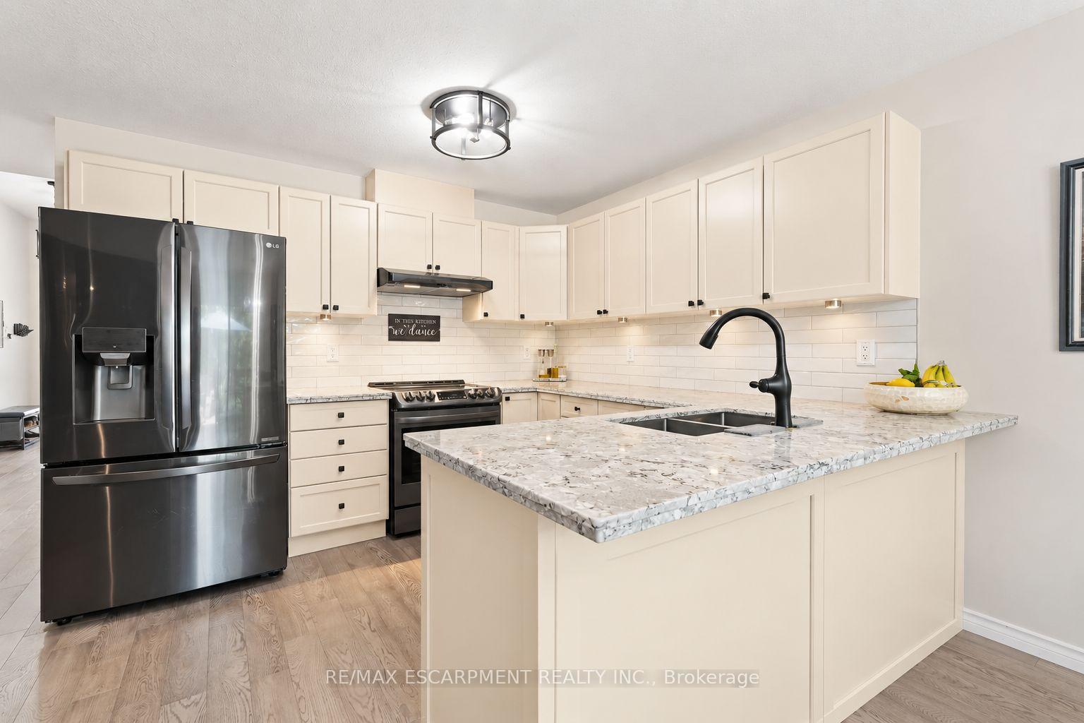 Photo 7 of 40 Maich Crescent, Brantford, West Brant — HOMEH