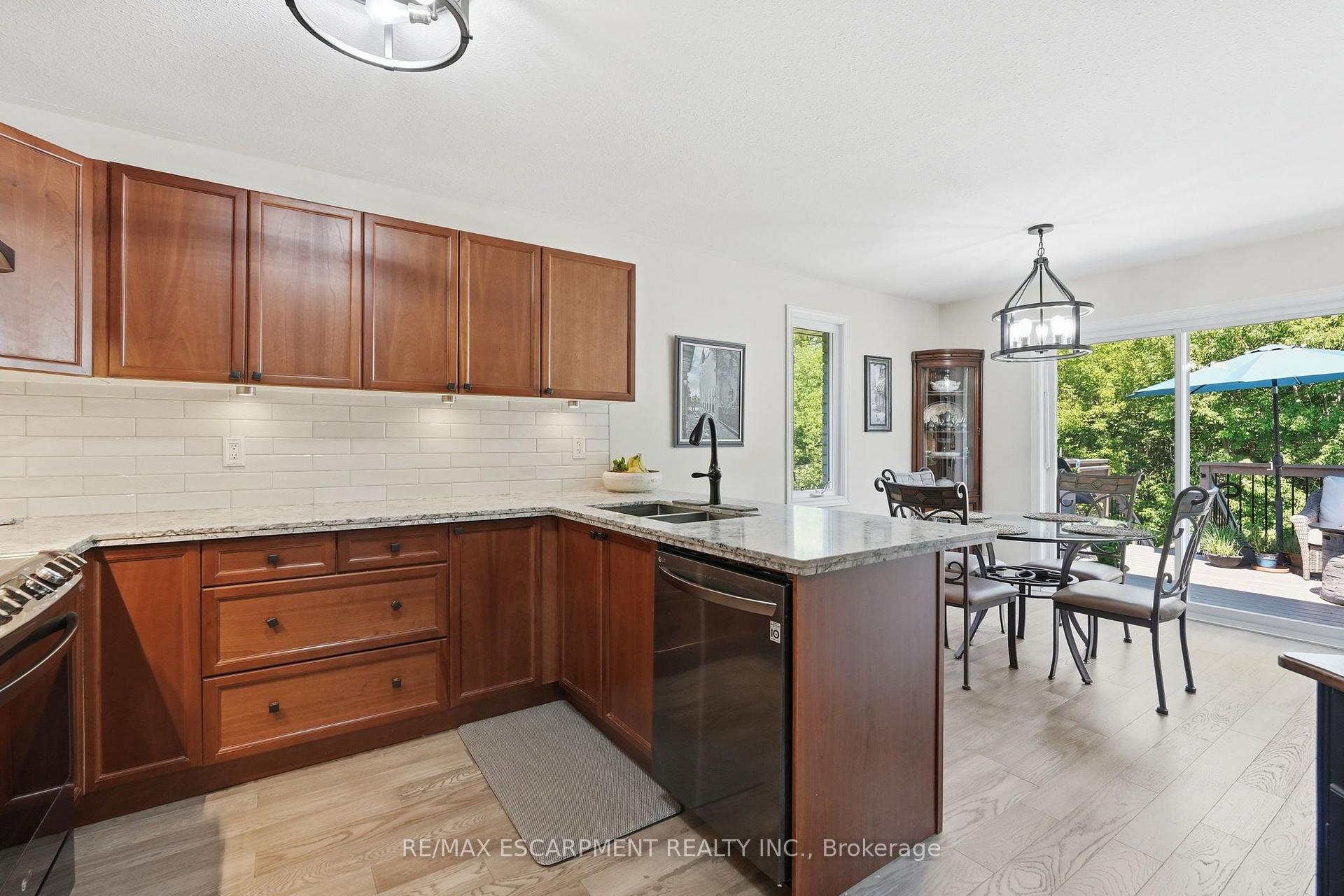 Photo 9 of 40 Maich Crescent, Brantford, West Brant — HOMEH