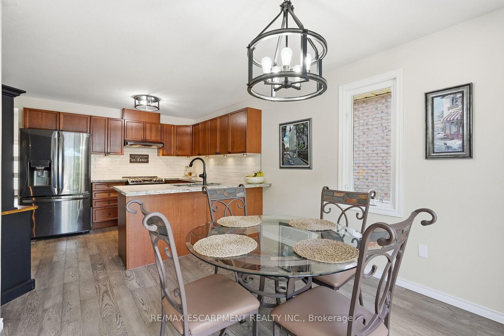 Photo 11 of 40 Maich Crescent, Brantford, West Brant — HOMEH