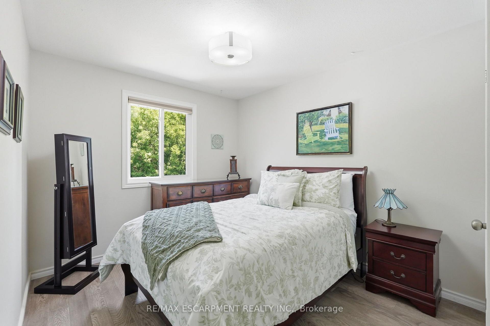 Photo 13 of 40 Maich Crescent, Brantford, West Brant — HOMEH