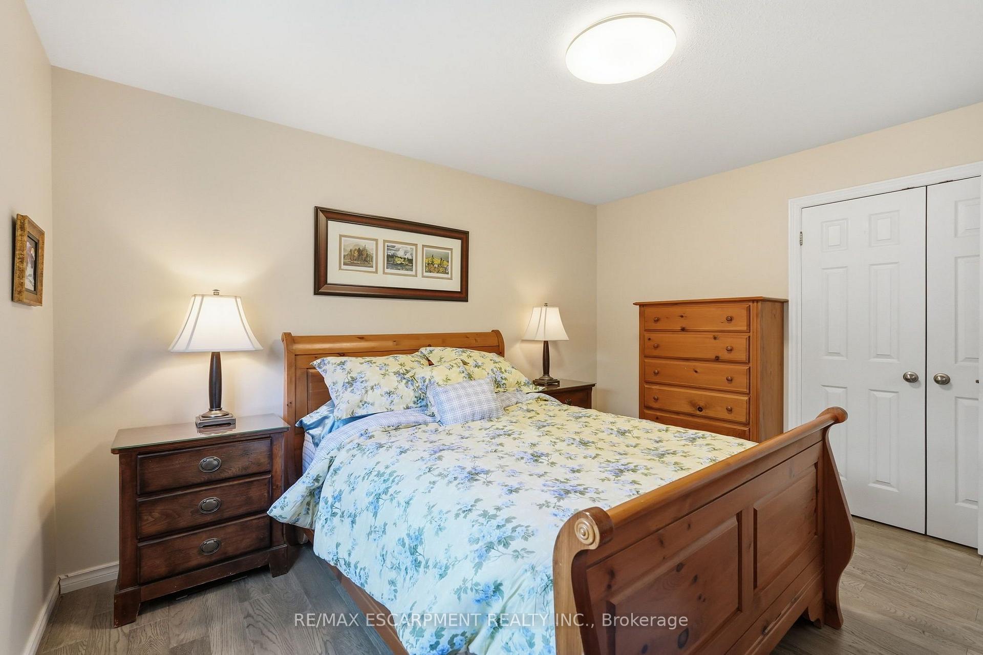 Photo 17 of 40 Maich Crescent, Brantford, West Brant — HOMEH