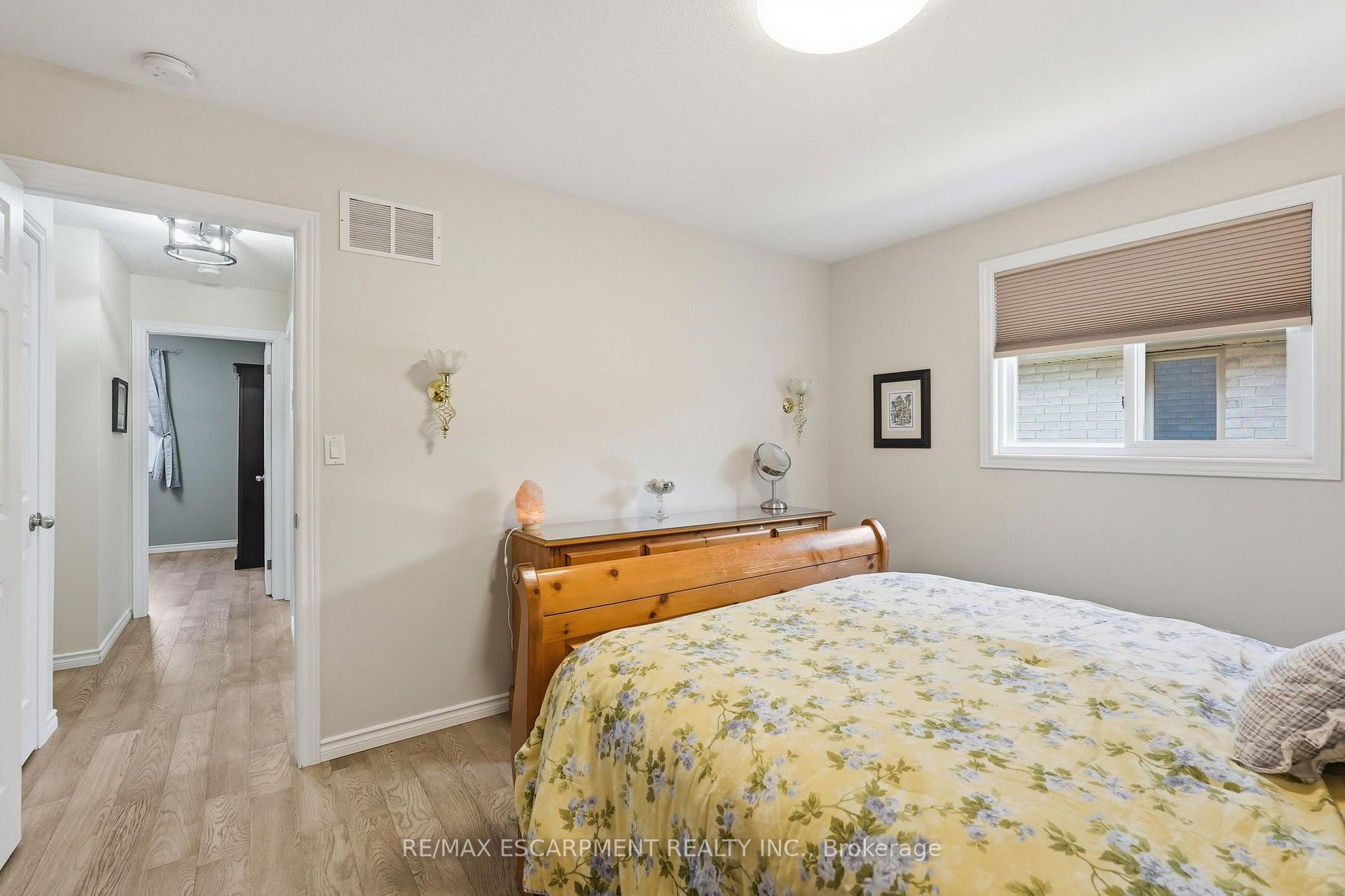 Photo 18 of 40 Maich Crescent, Brantford, West Brant — HOMEH