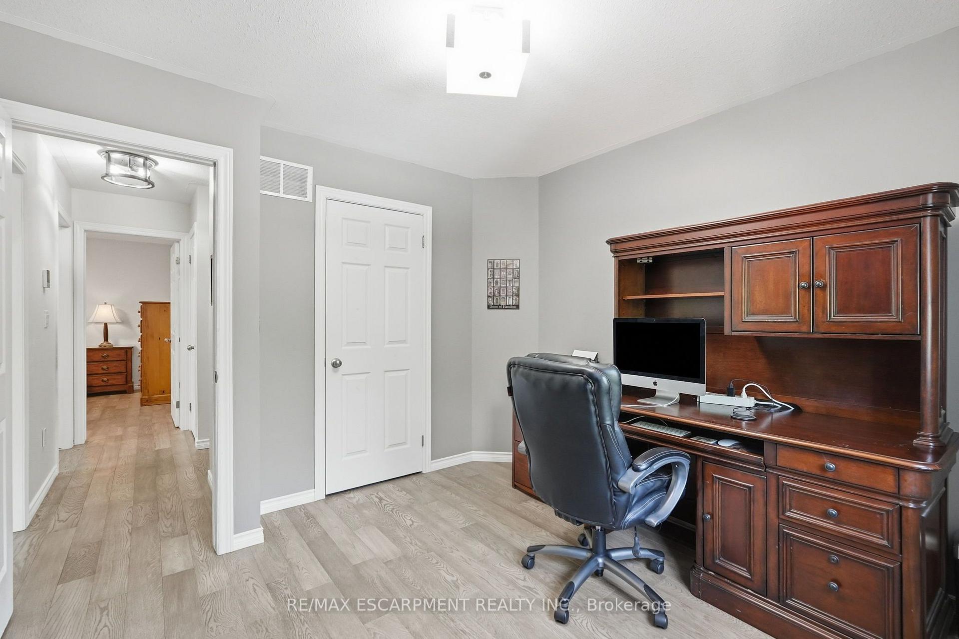 Photo 20 of 40 Maich Crescent, Brantford, West Brant — HOMEH