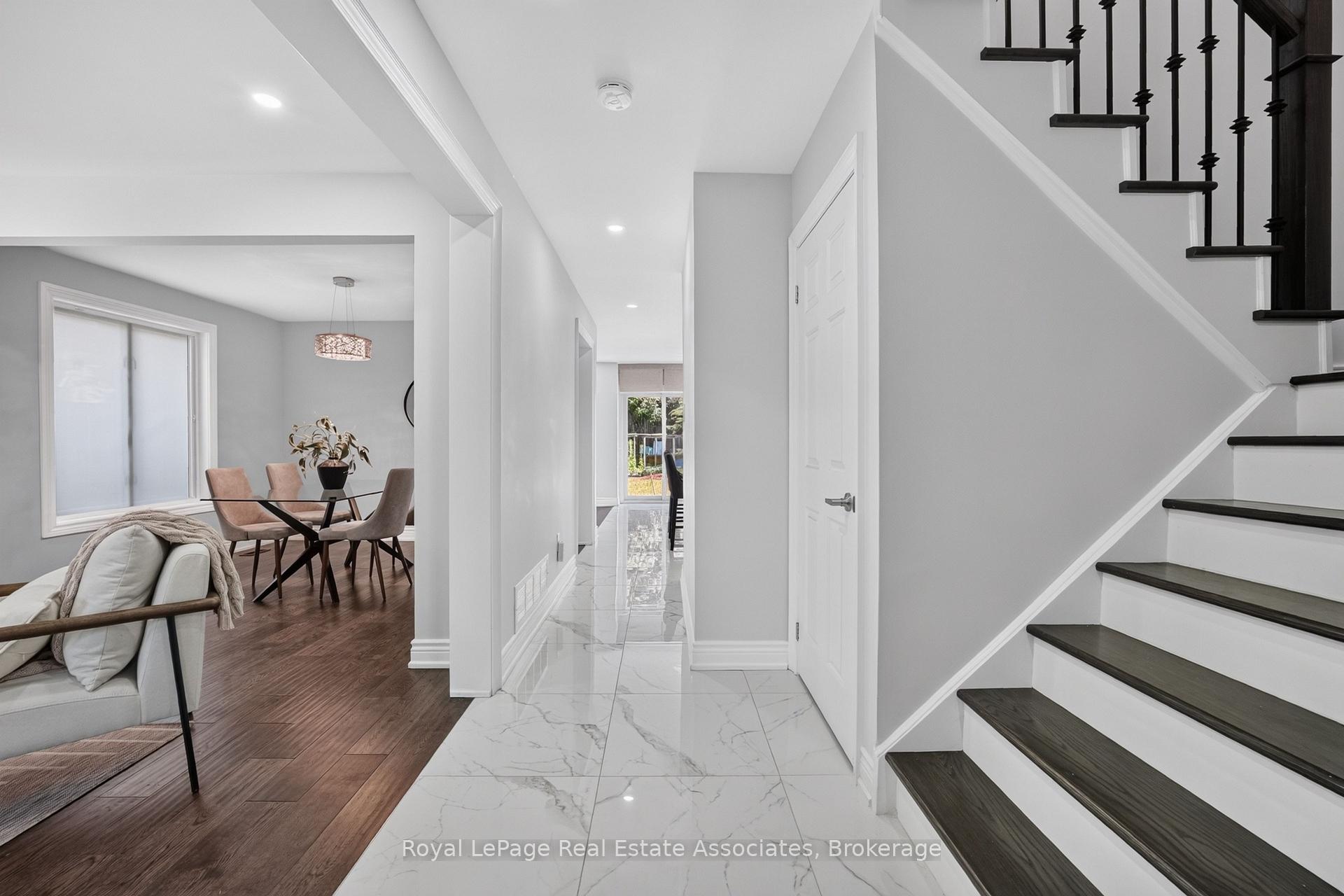 Photo 4 of 3346 Chartrand Crescent, Mississauga, Erin Mills — HOMEH