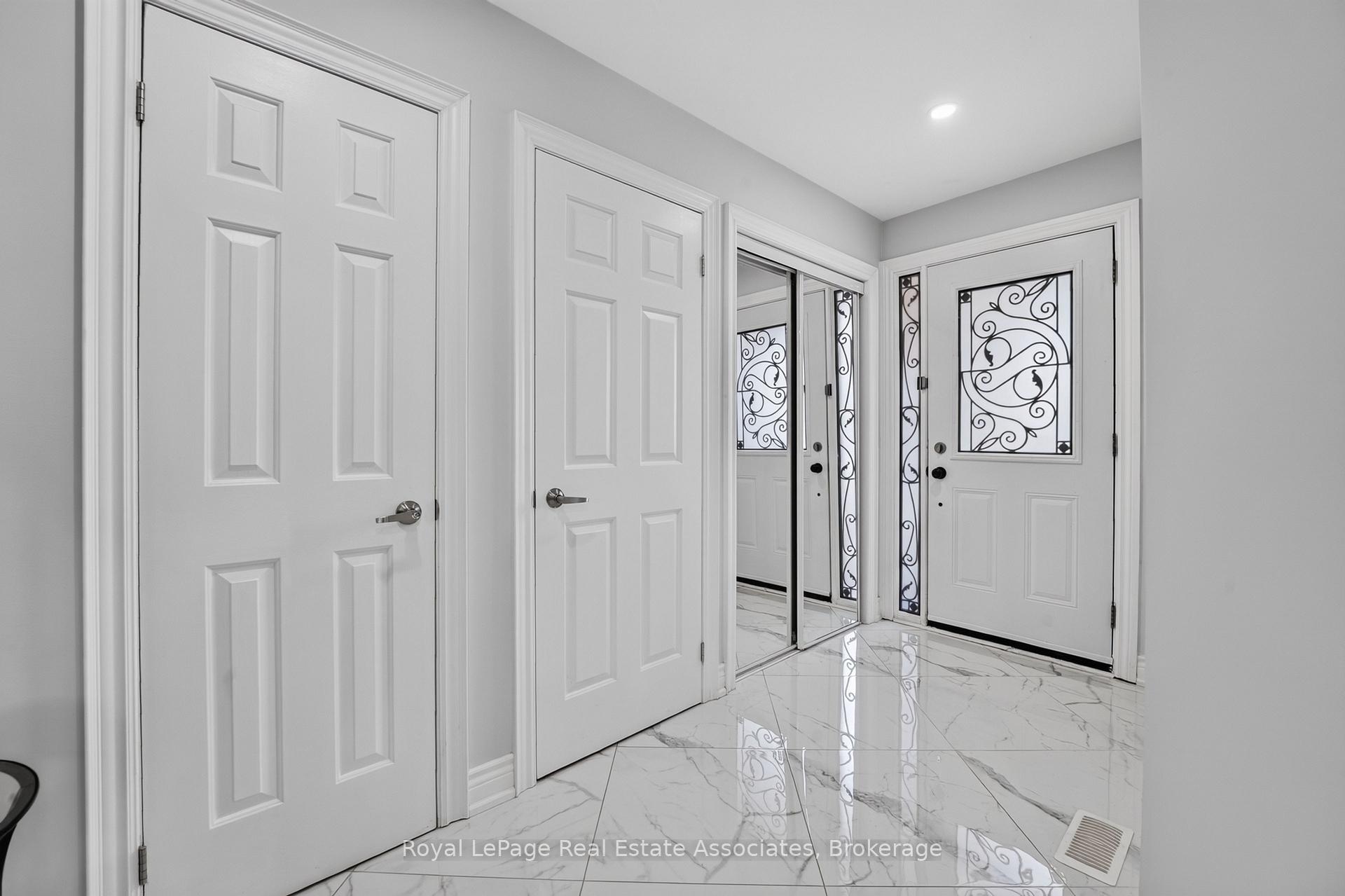 Photo 5 of 3346 Chartrand Crescent, Mississauga, Erin Mills — HOMEH