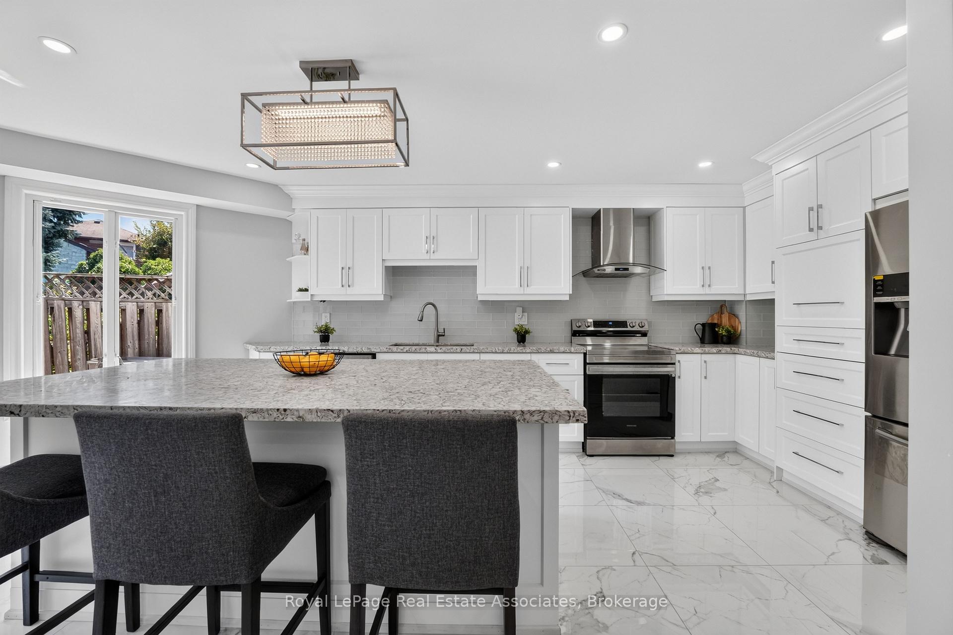 Photo 11 of 3346 Chartrand Crescent, Mississauga, Erin Mills — HOMEH