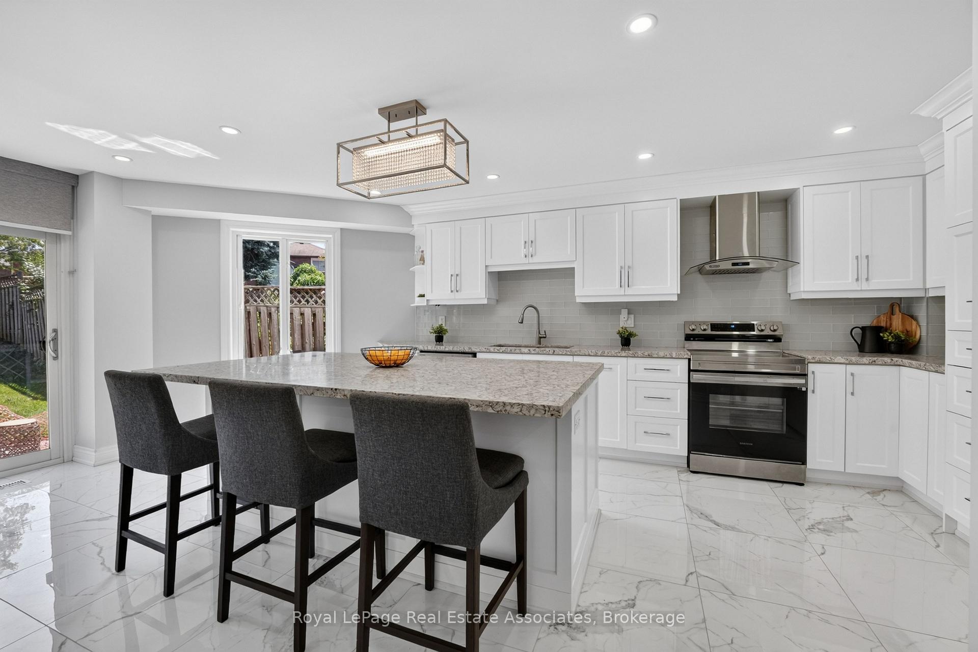 Photo 12 of 3346 Chartrand Crescent, Mississauga, Erin Mills — HOMEH
