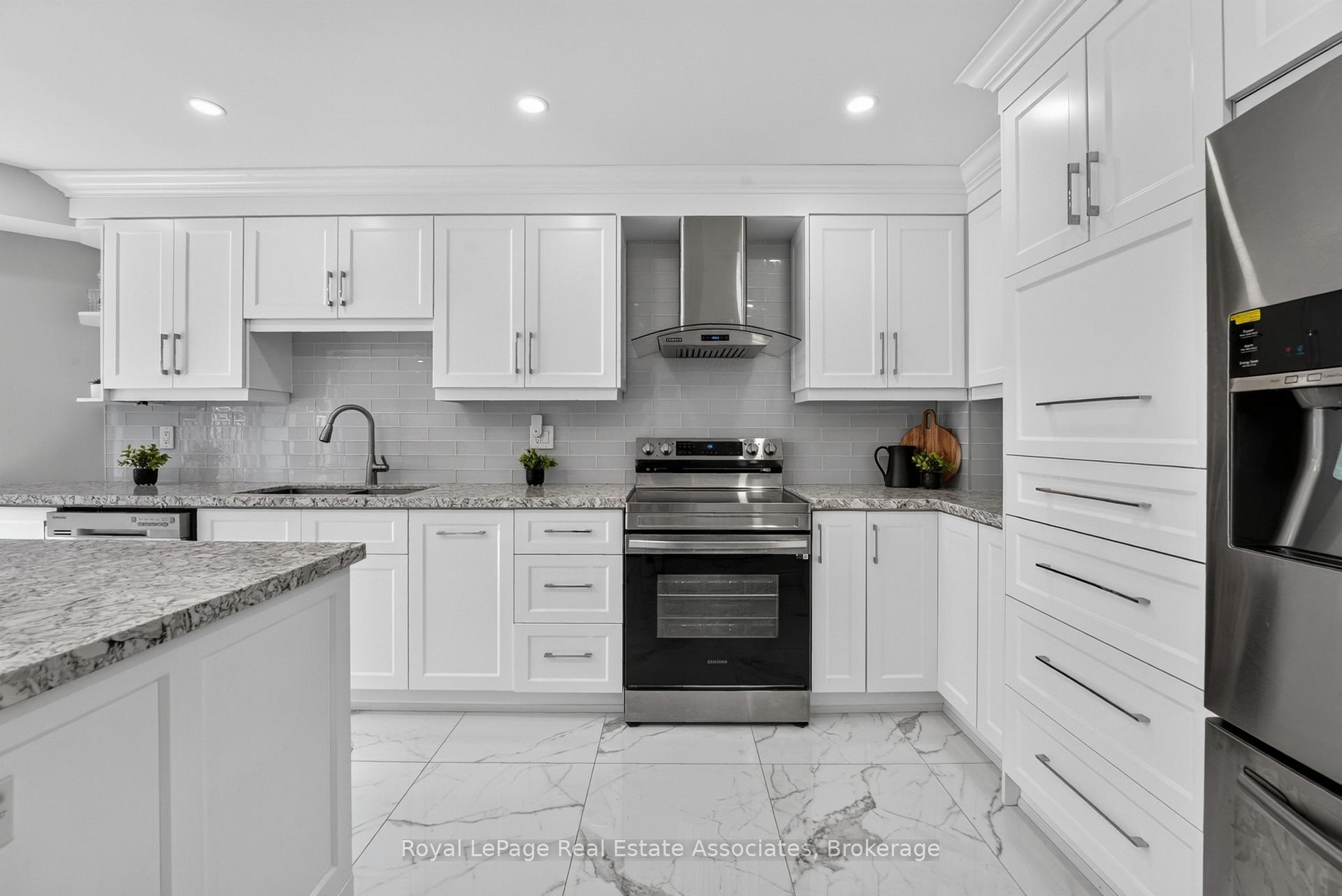 Photo 13 of 3346 Chartrand Crescent, Mississauga, Erin Mills — HOMEH