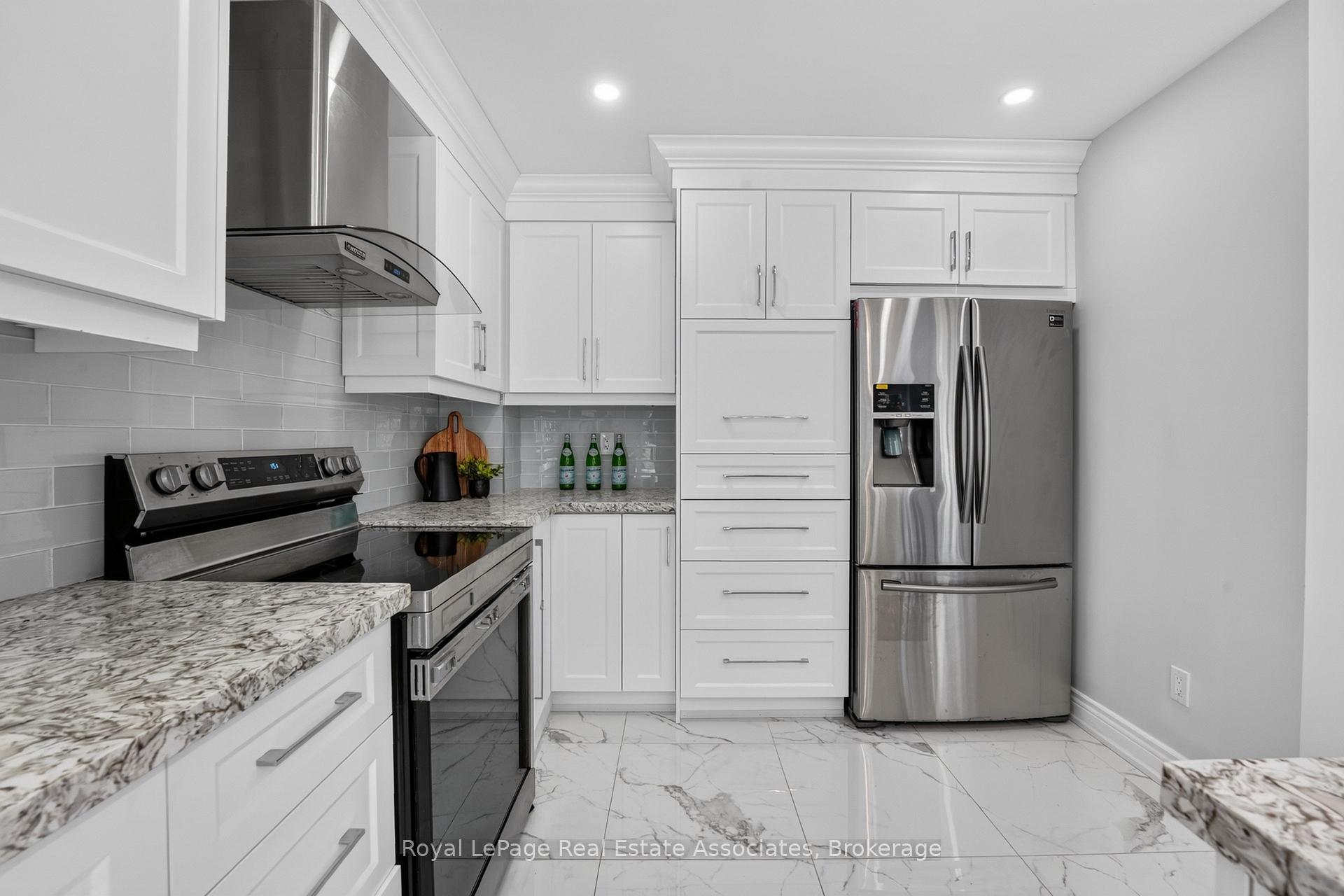 Photo 17 of 3346 Chartrand Crescent, Mississauga, Erin Mills — HOMEH