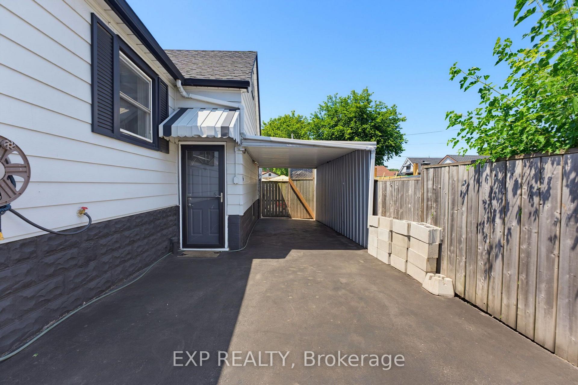 Photo 3 of 735 Dunn Avenue, Hamilton, Parkview — HOMEH